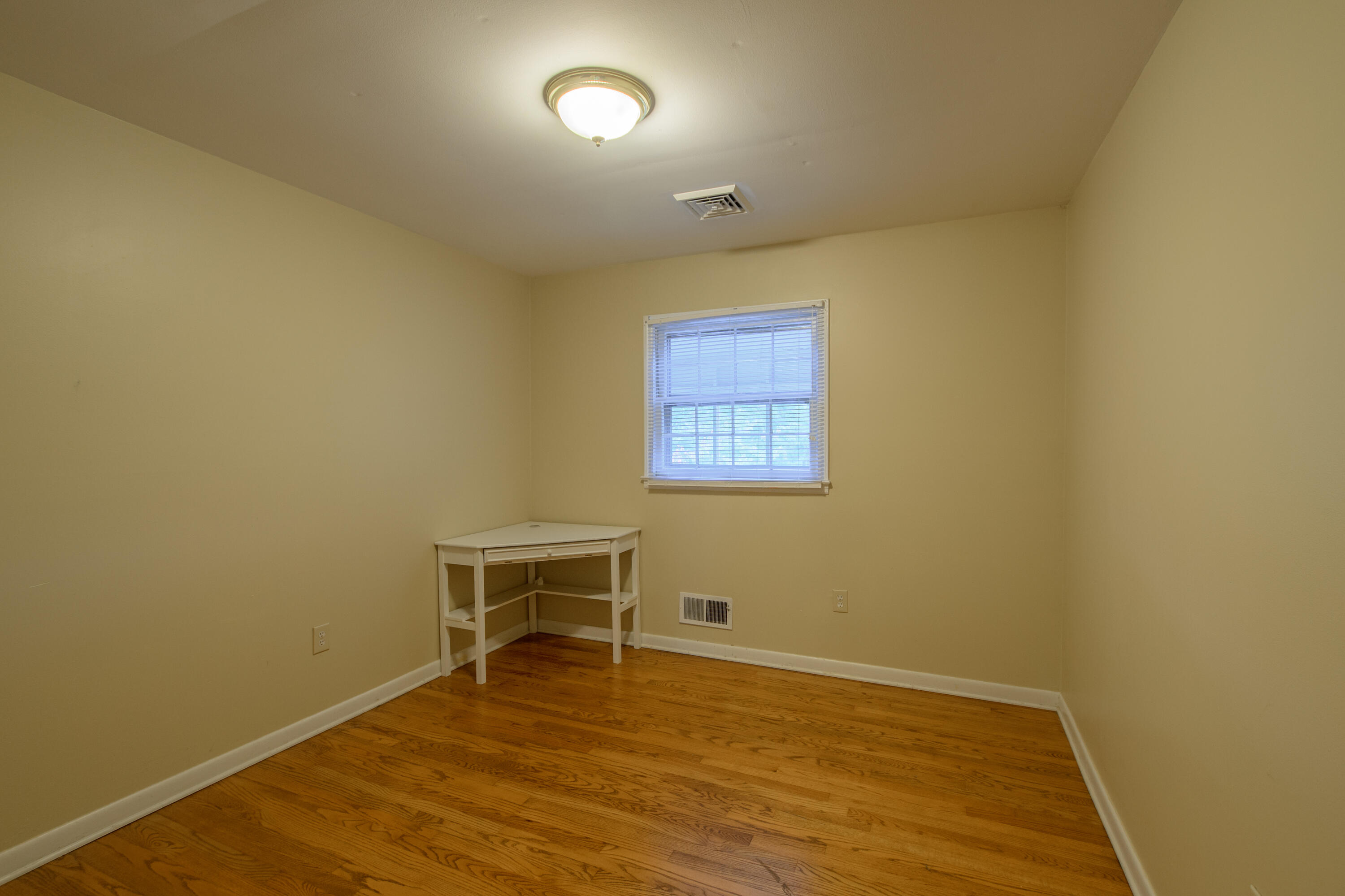 172 W 37th St