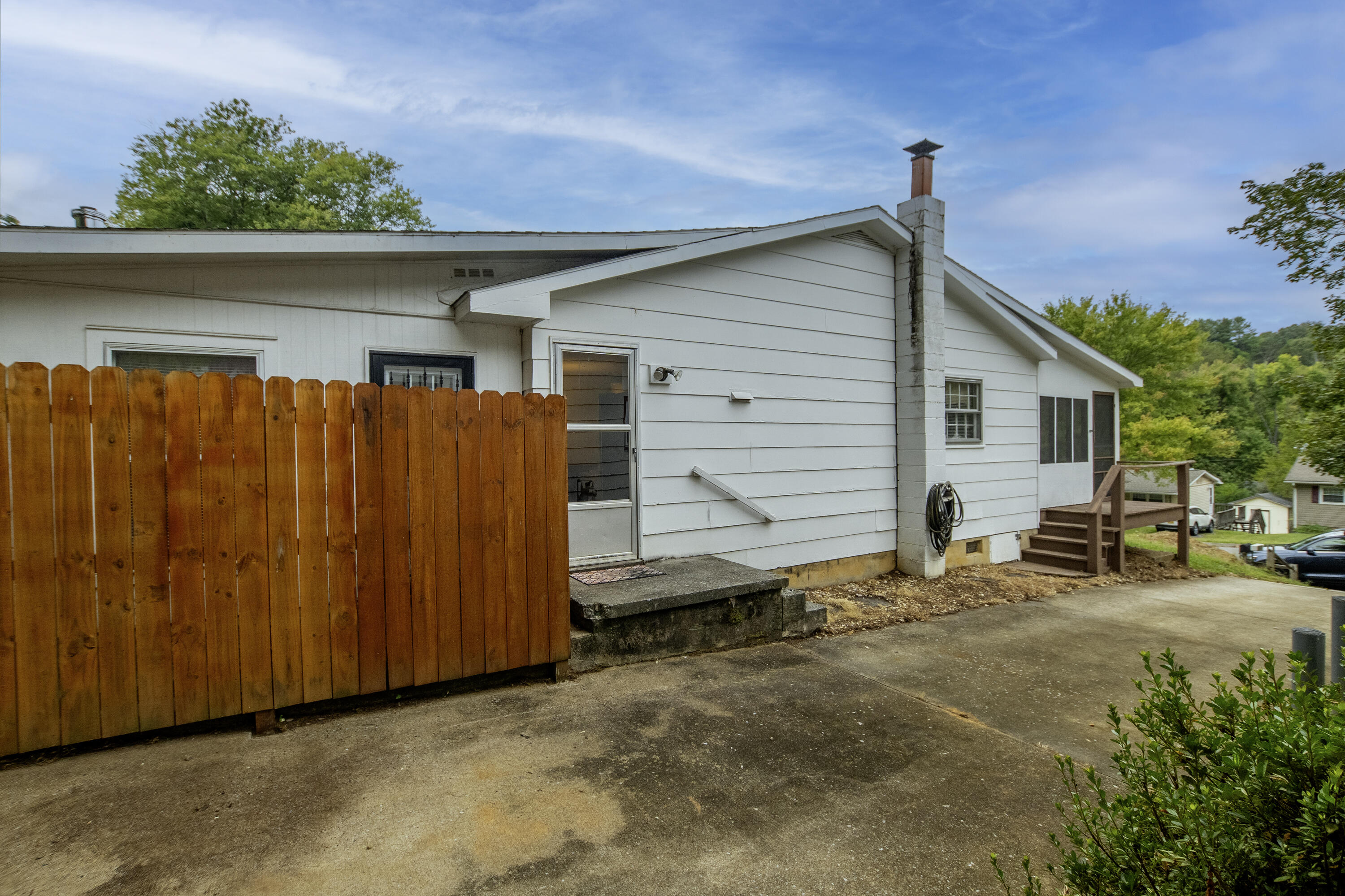 172 W 37th St