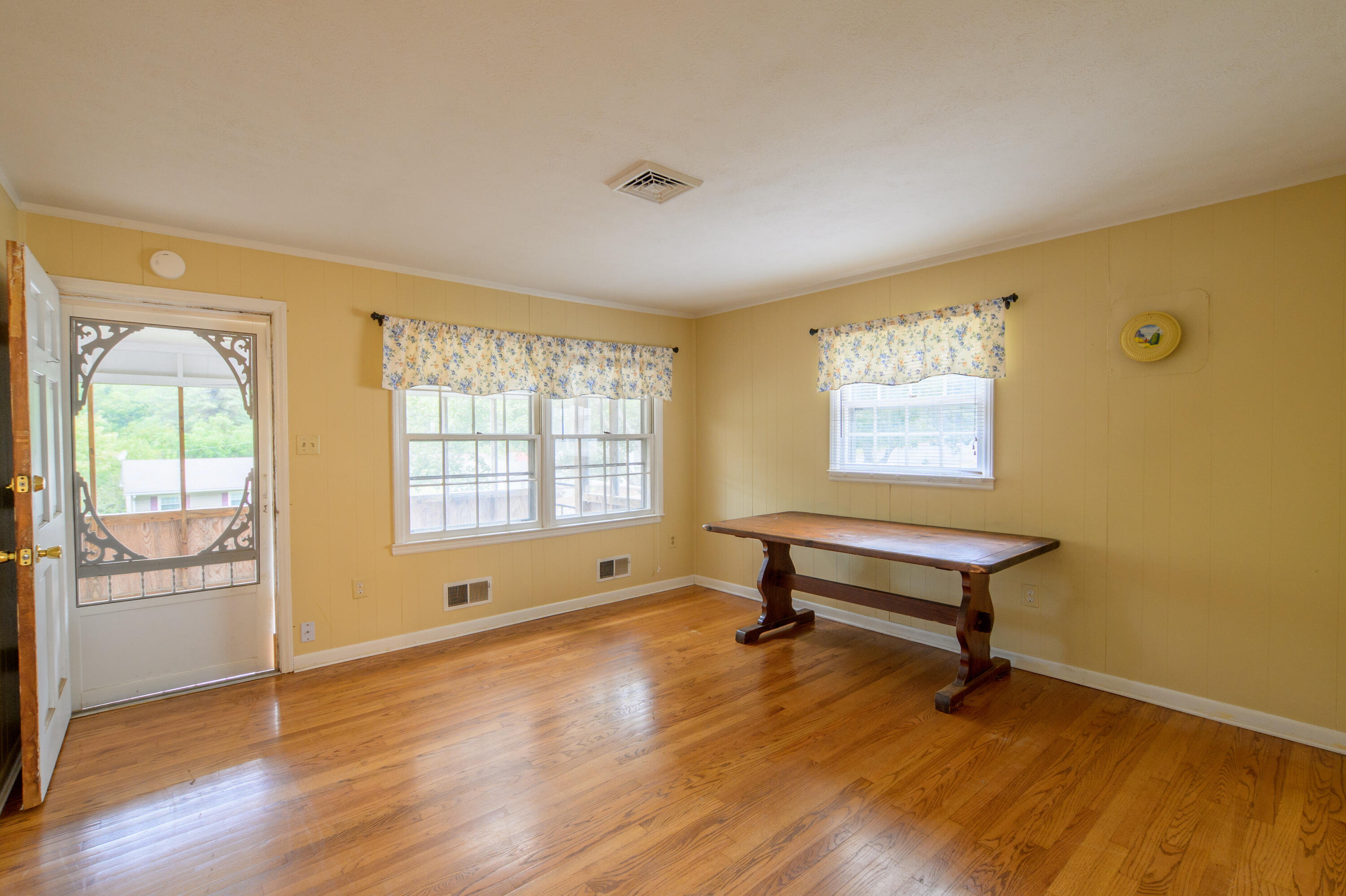 172 W 37th St
