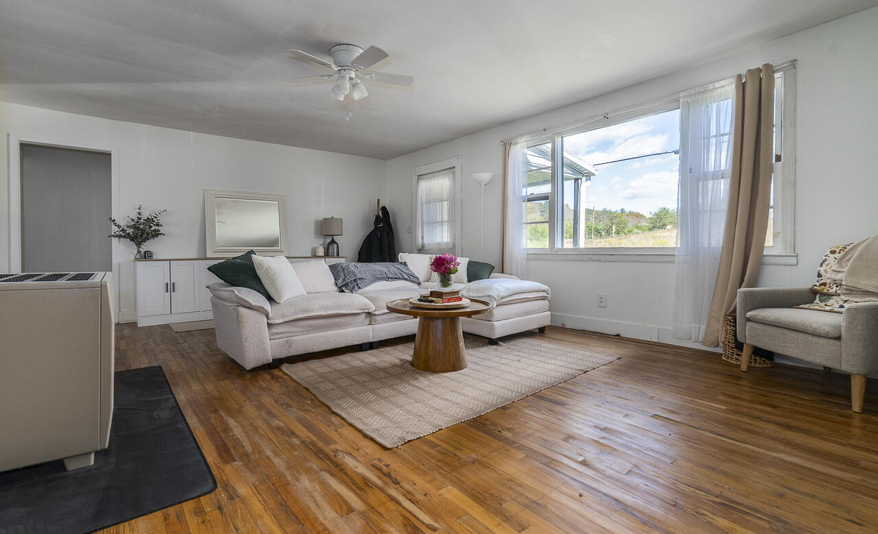 18 Little River Rd