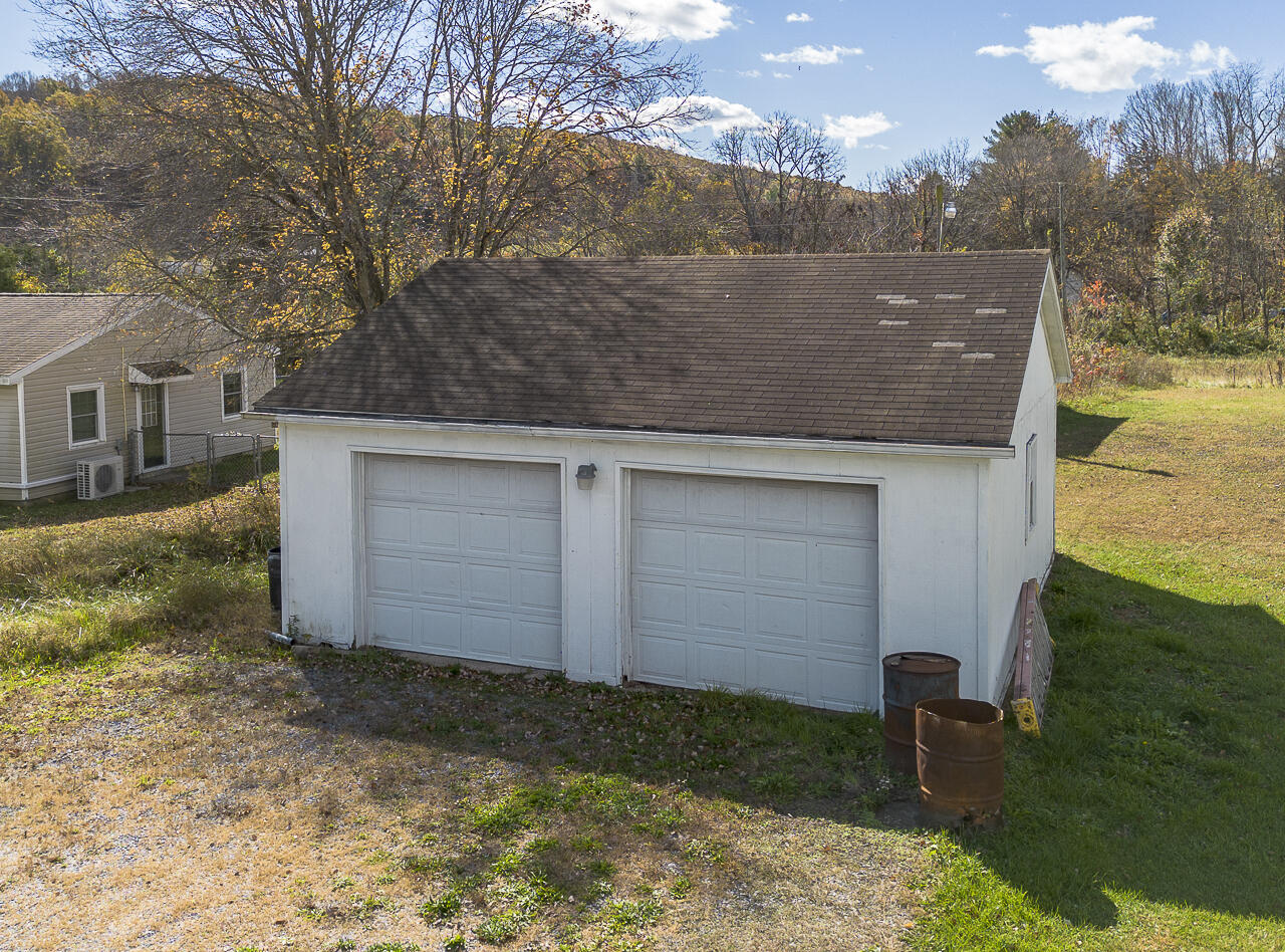 18 Little River Rd