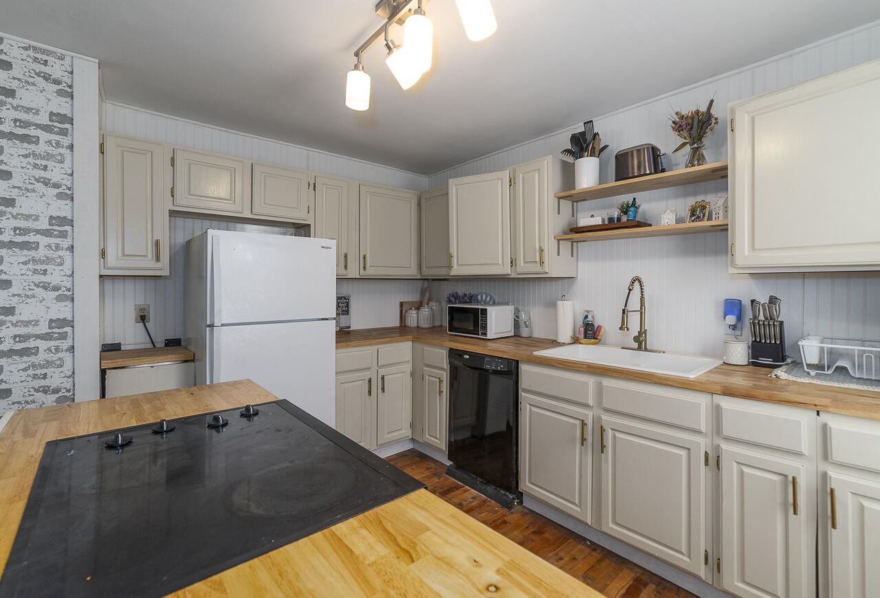 18 Little River Rd