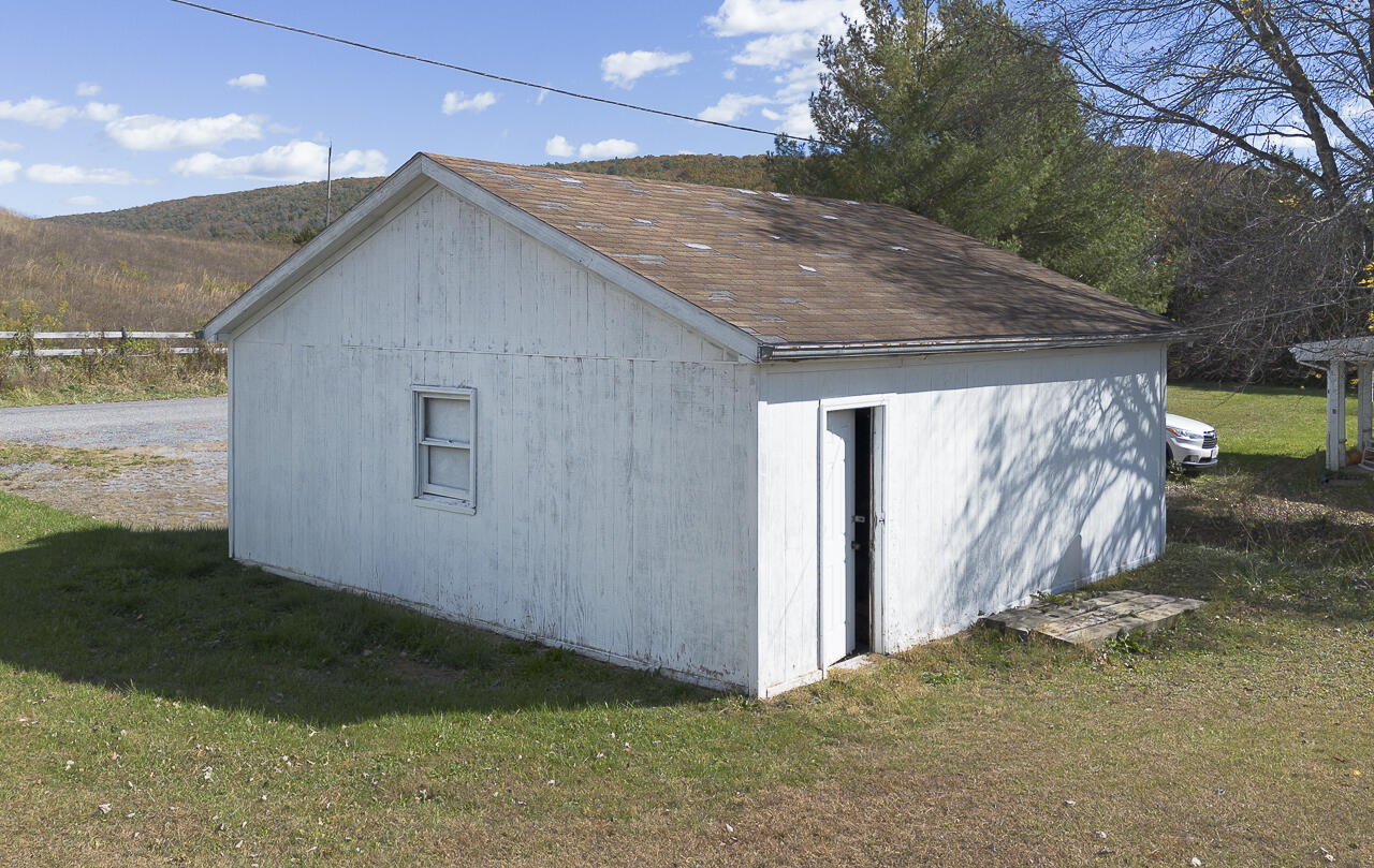 18 Little River Rd