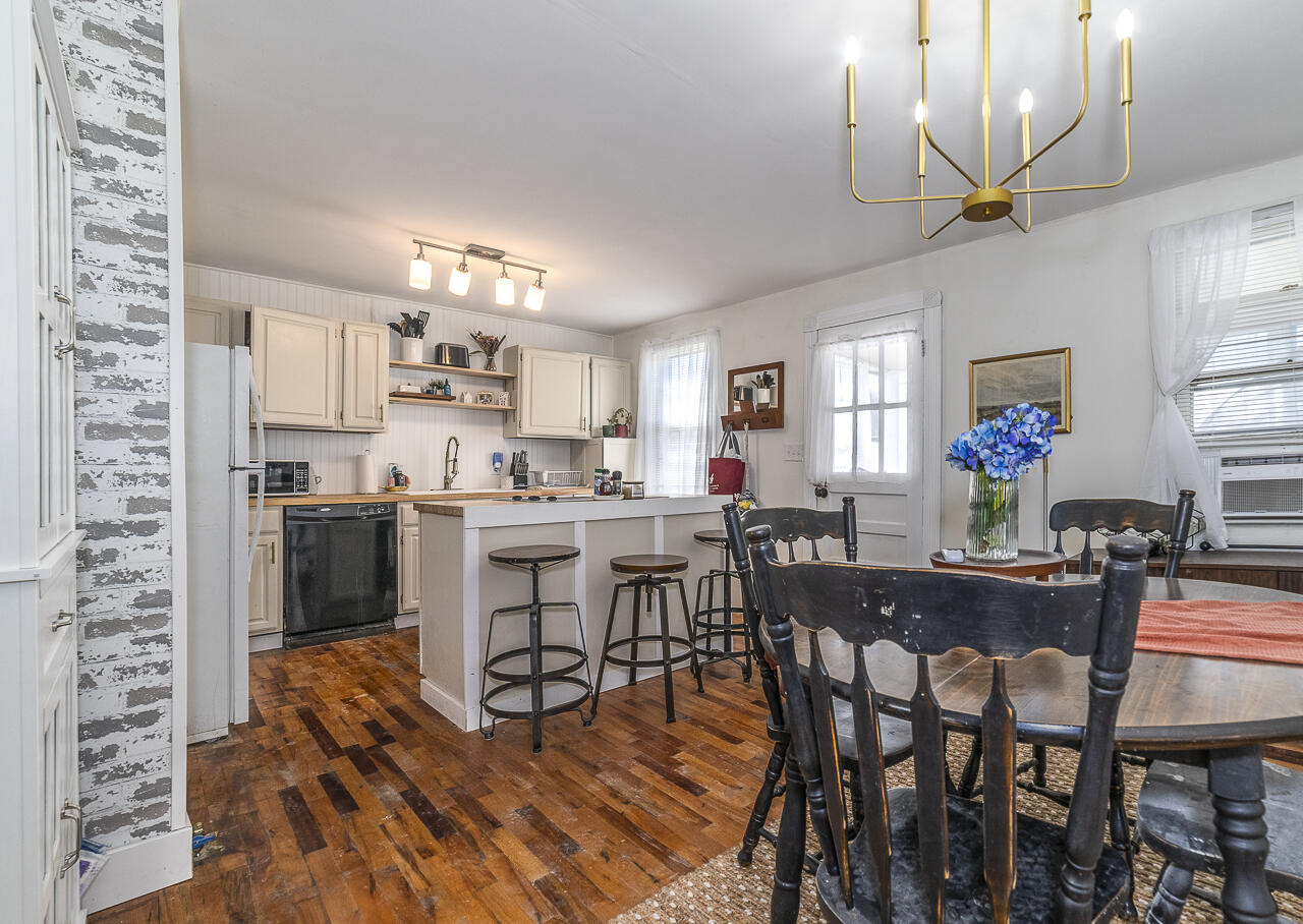 18 Little River Rd