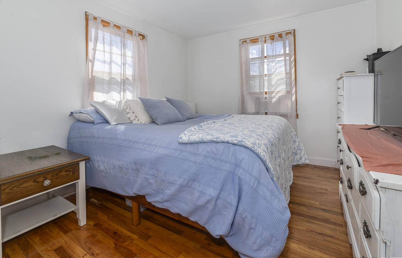 18 Little River Rd