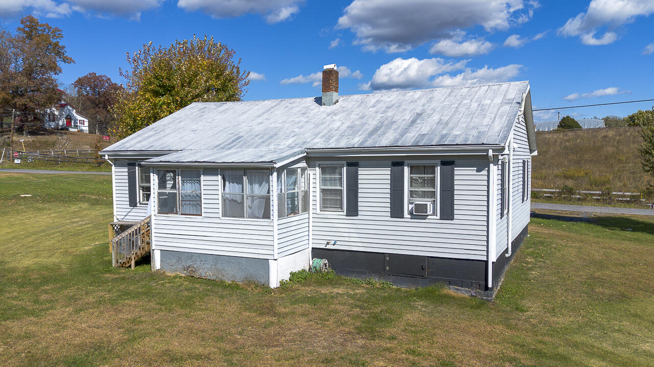 18 Little River Rd