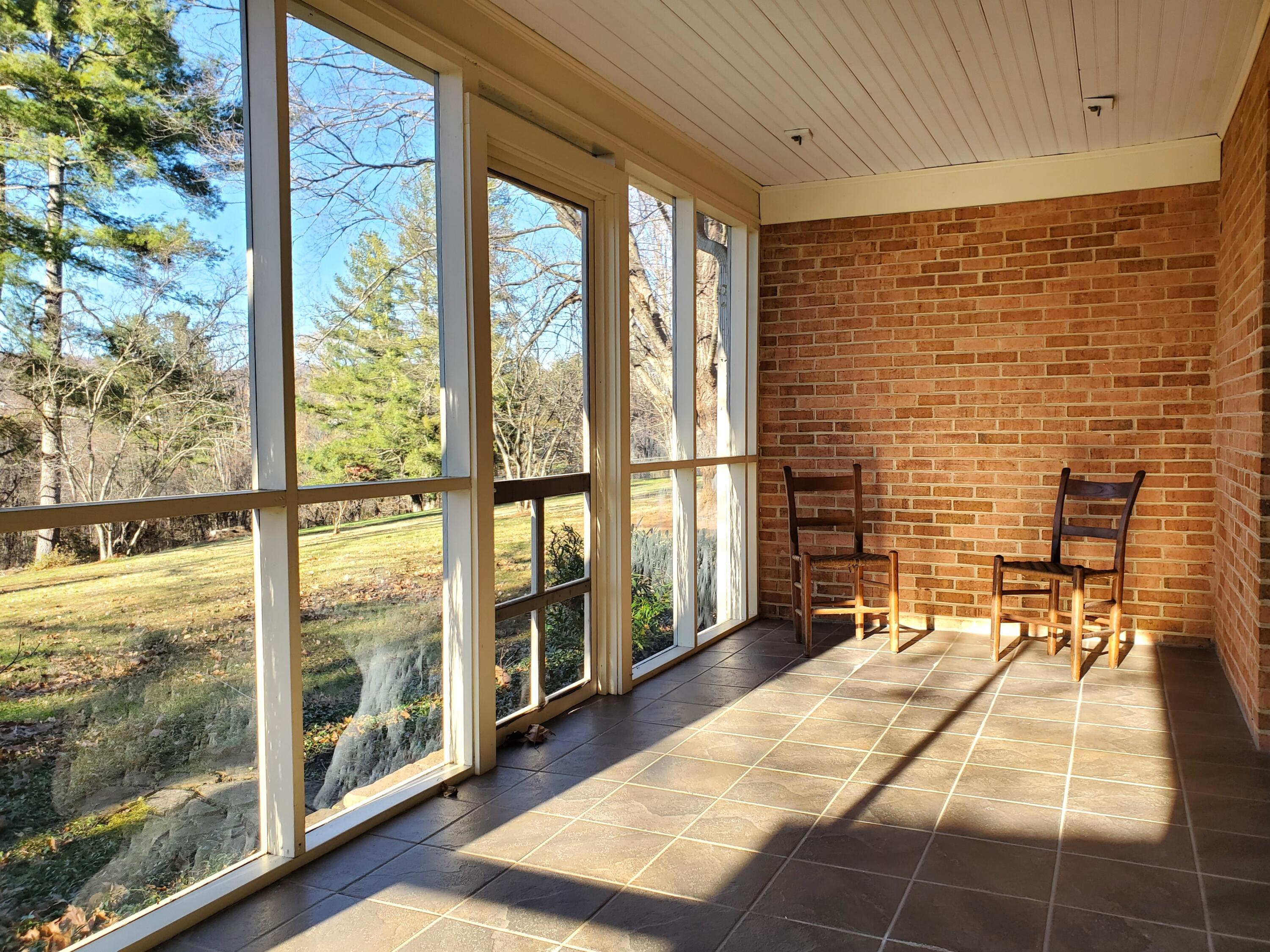 43 Stoneview Cir
