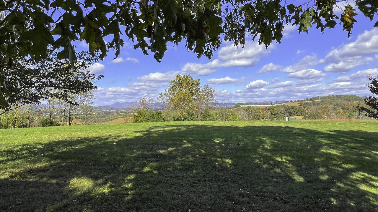 180 Longview Meadow Dr