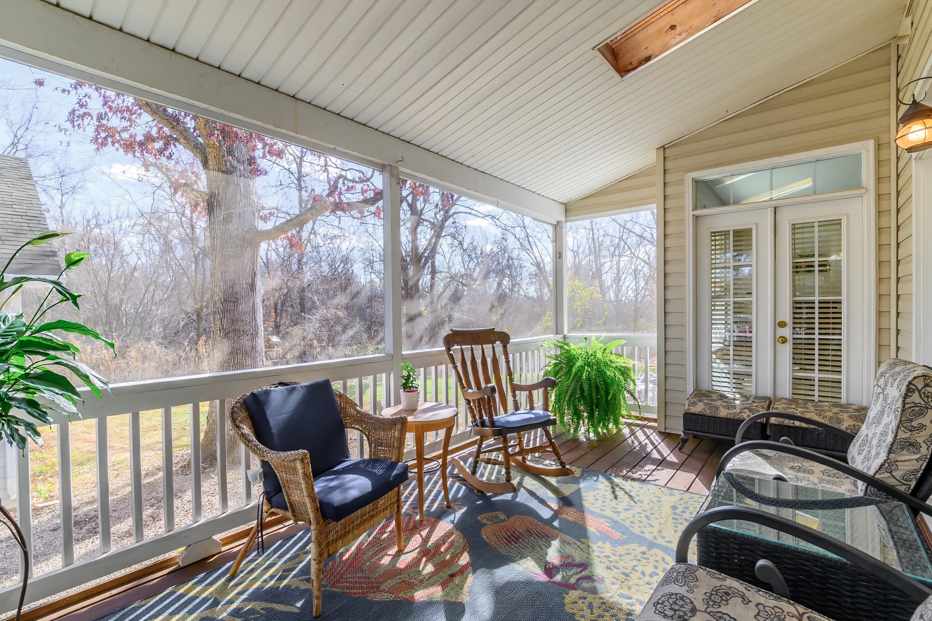 180 Longview Meadow Dr