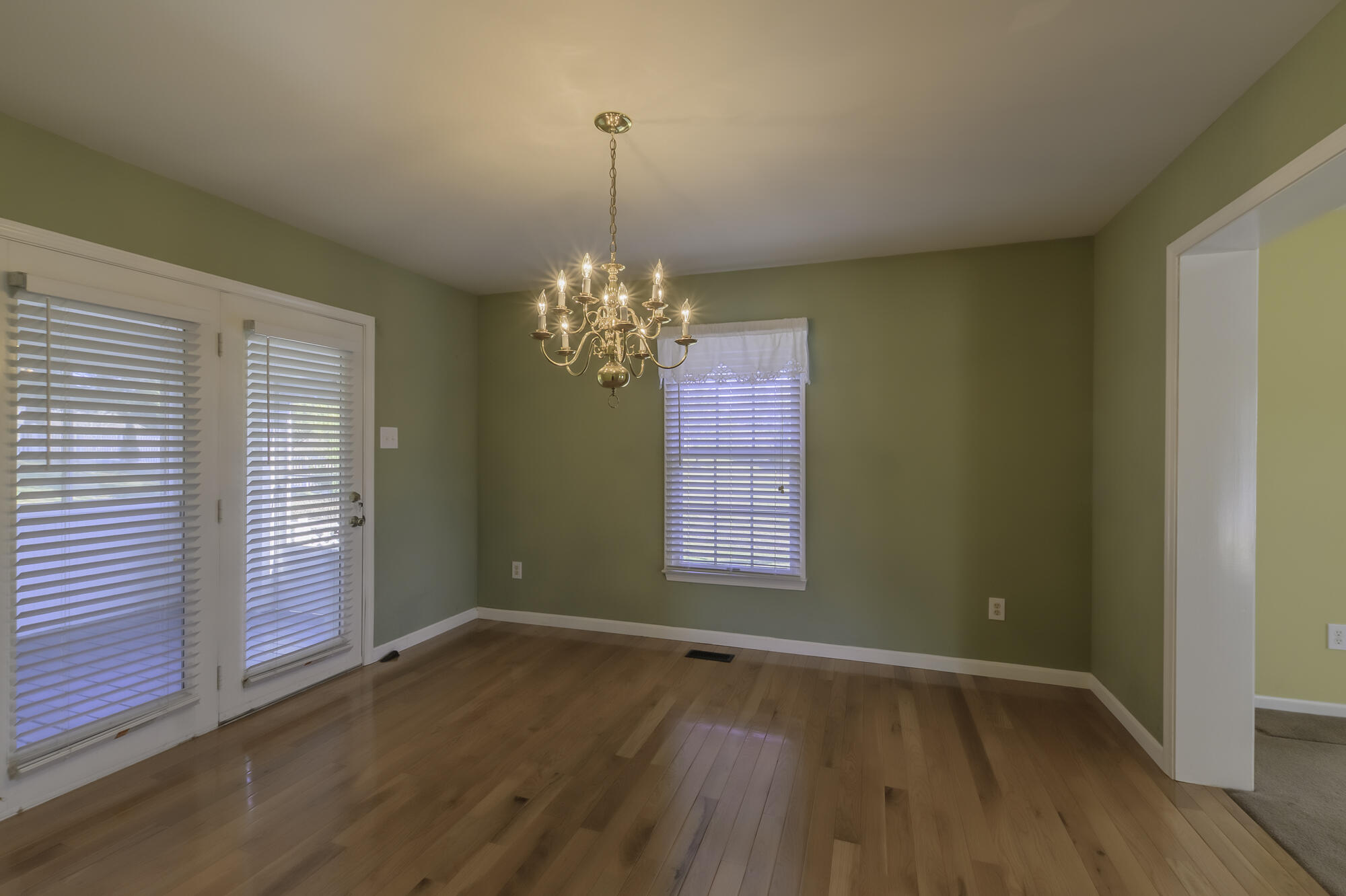 12 Hall Cir