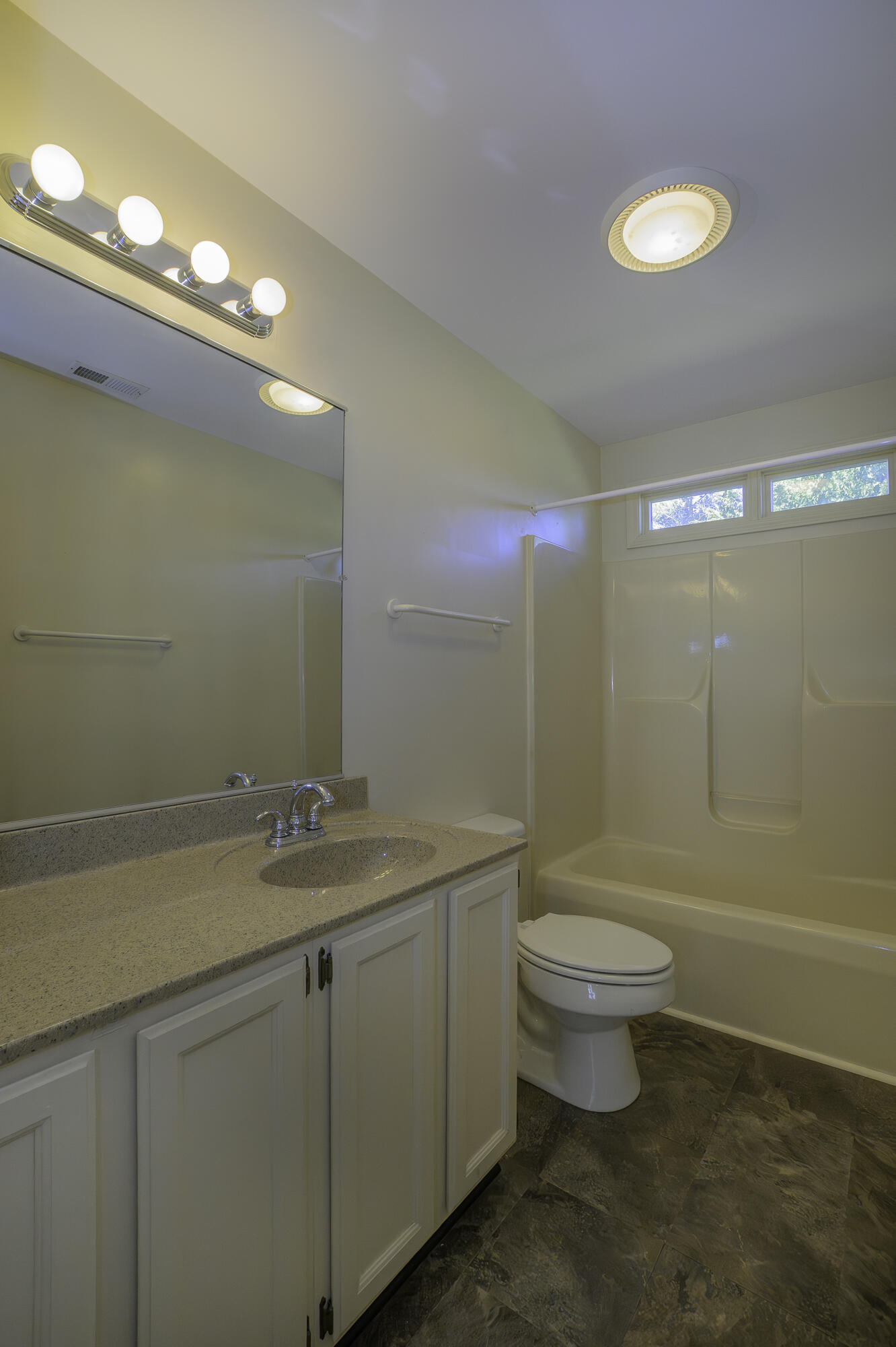 12 Hall Cir