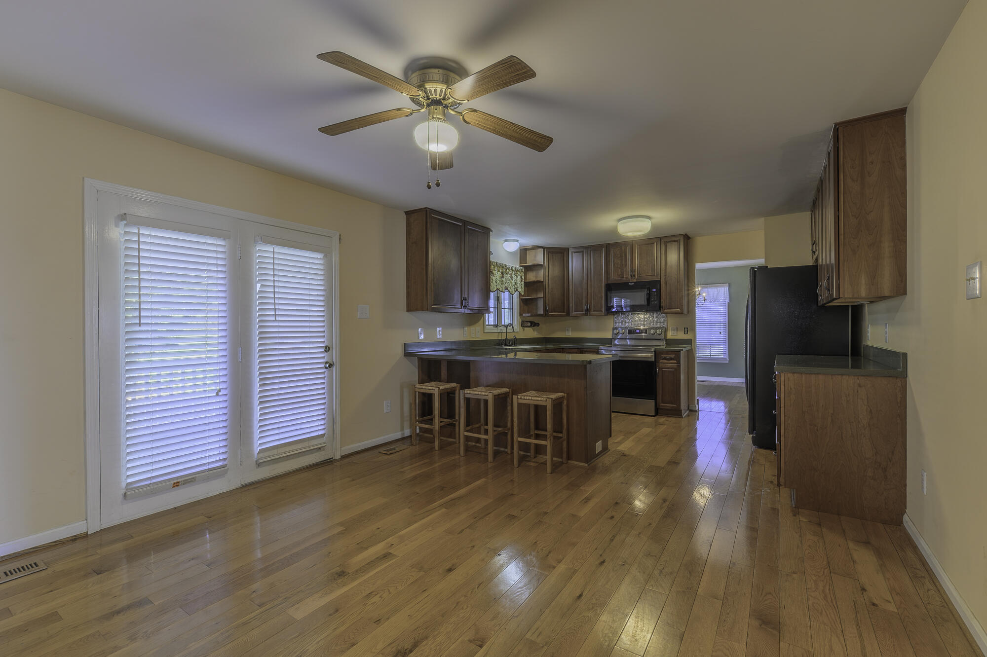 12 Hall Cir