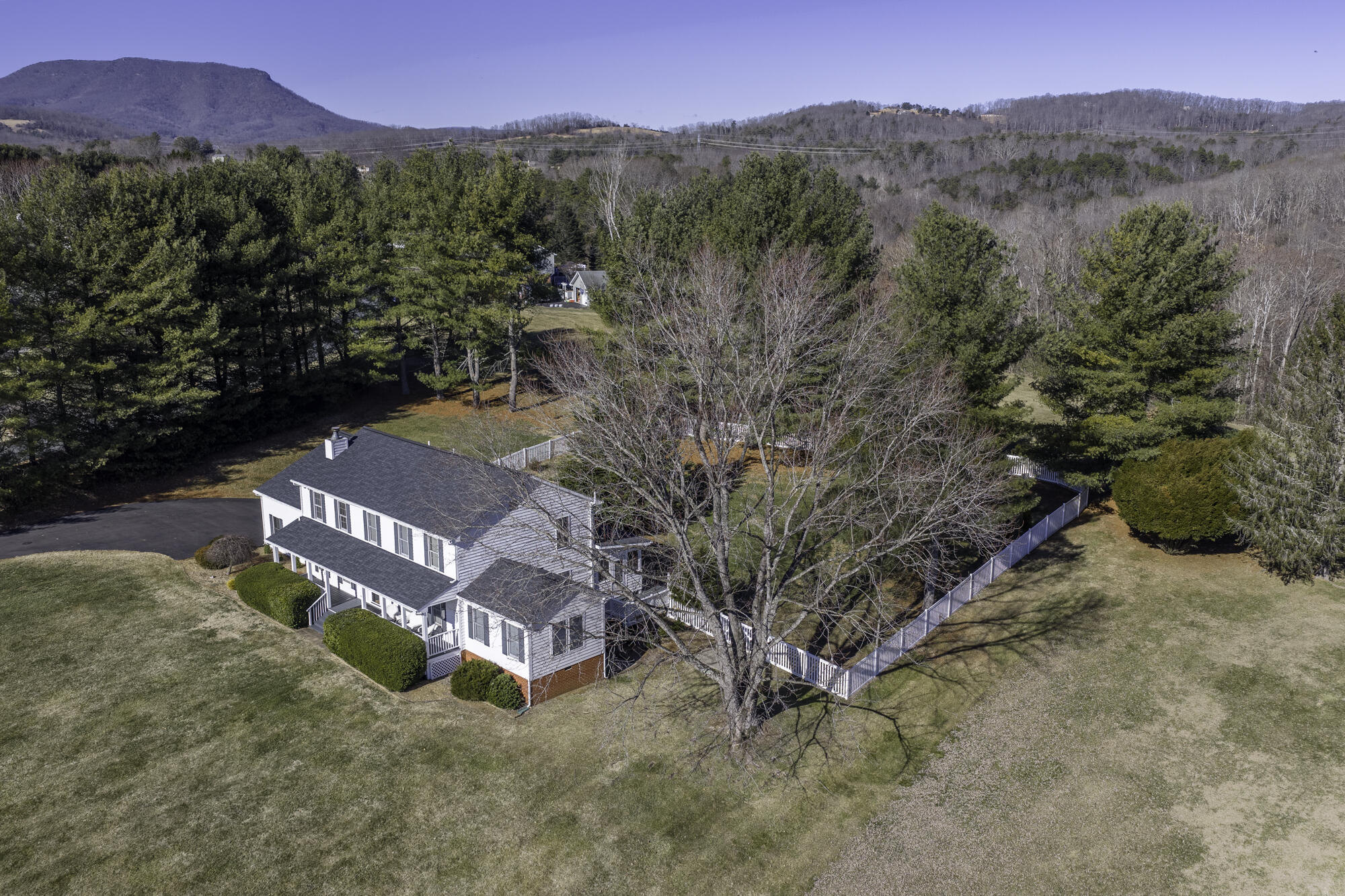 12 Hall Cir
