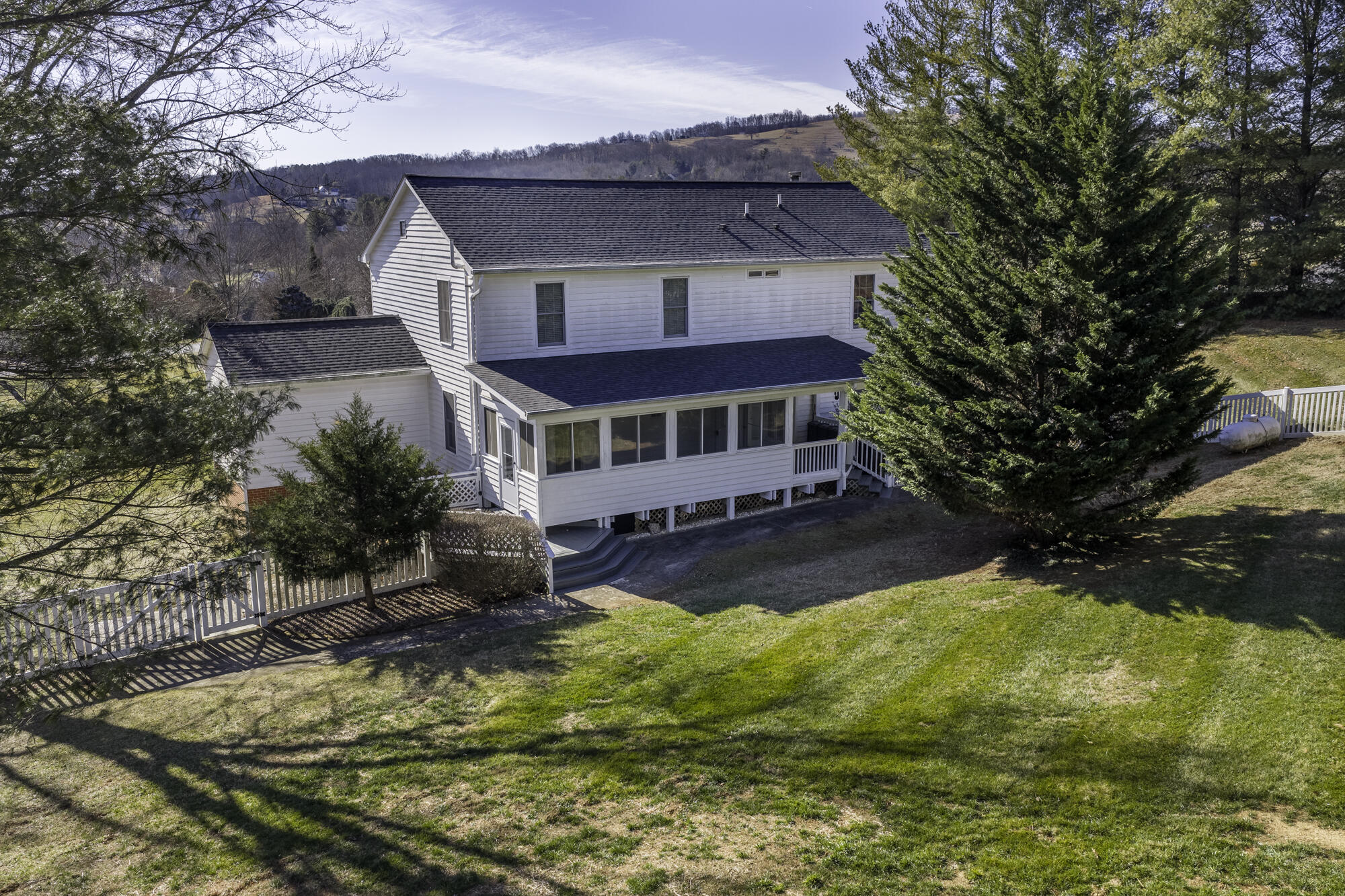12 Hall Cir