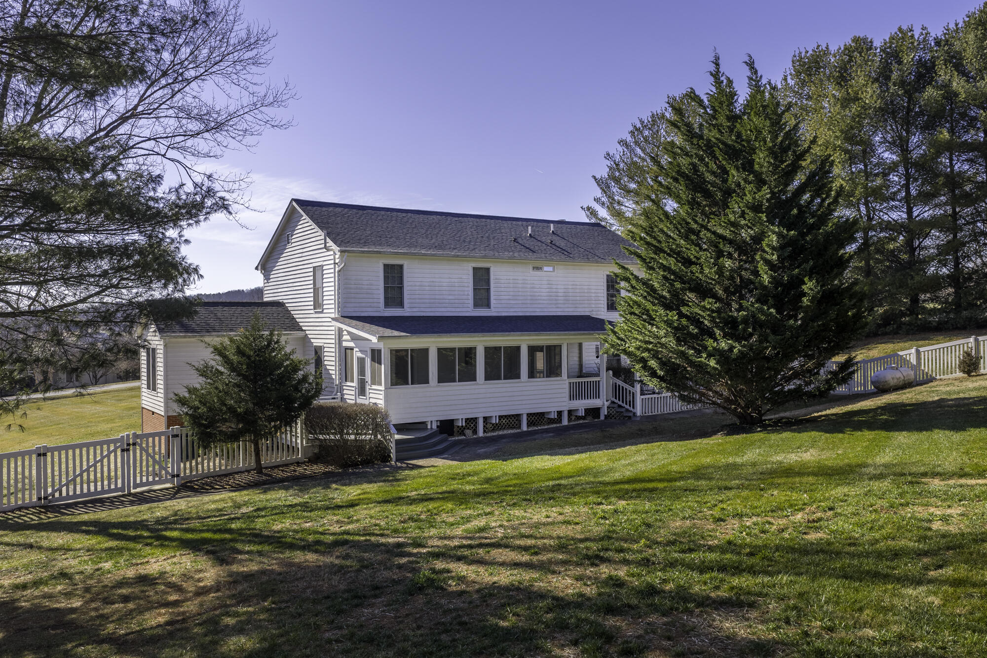 12 Hall Cir