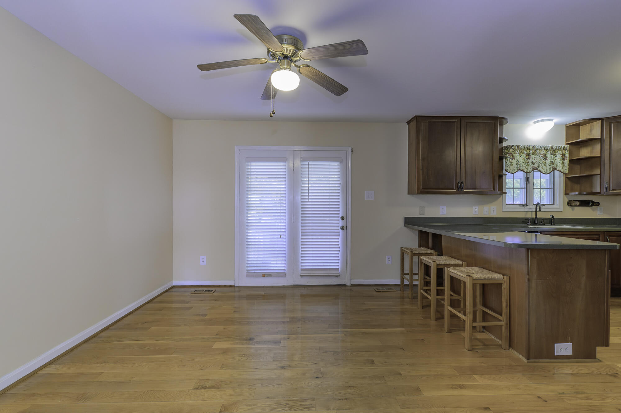 12 Hall Cir