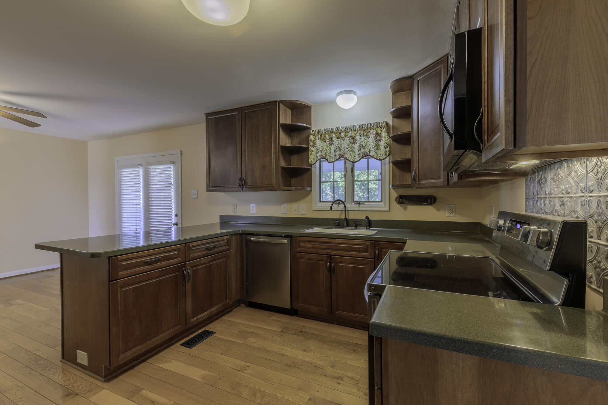 12 Hall Cir