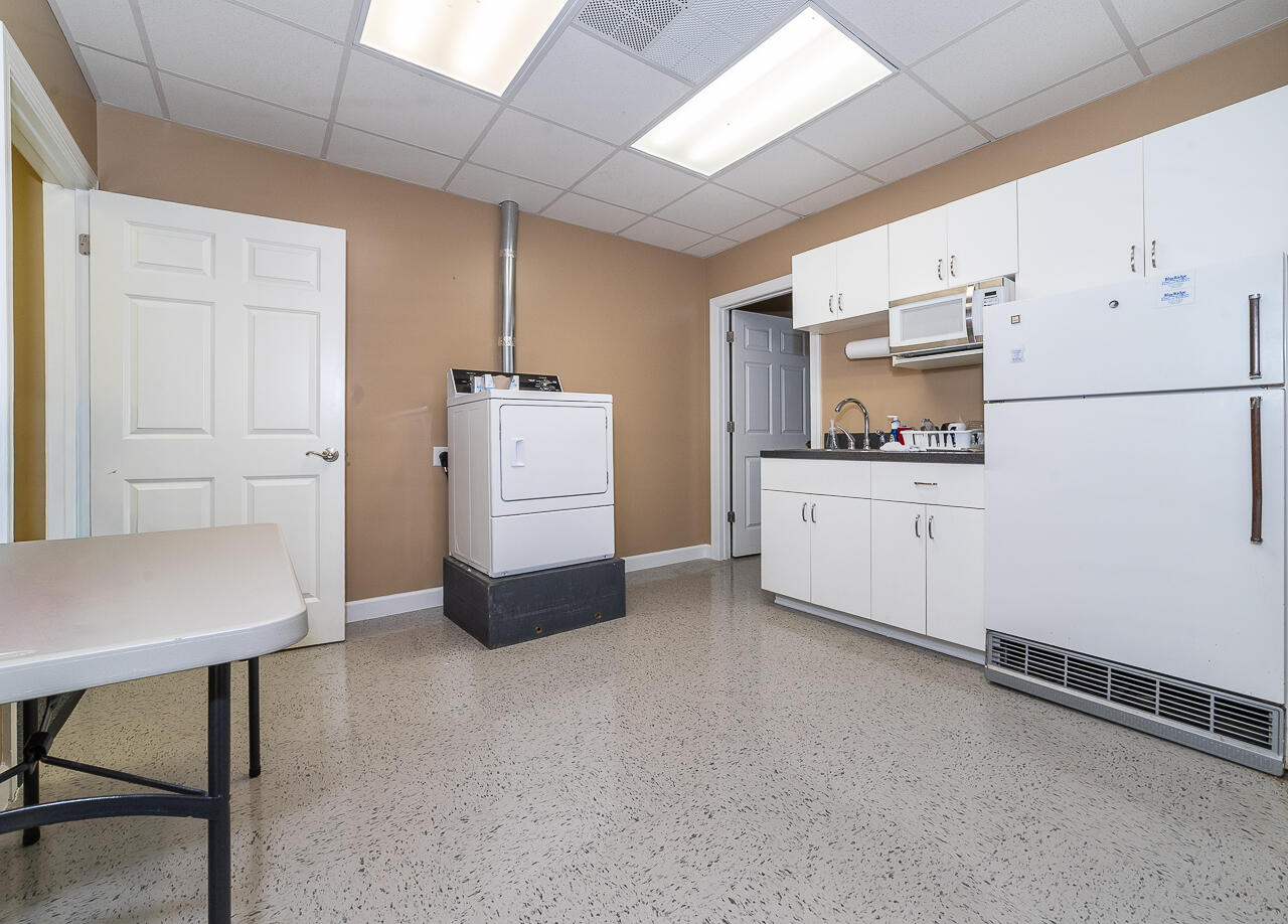 25 Crossing Ln Suite 1