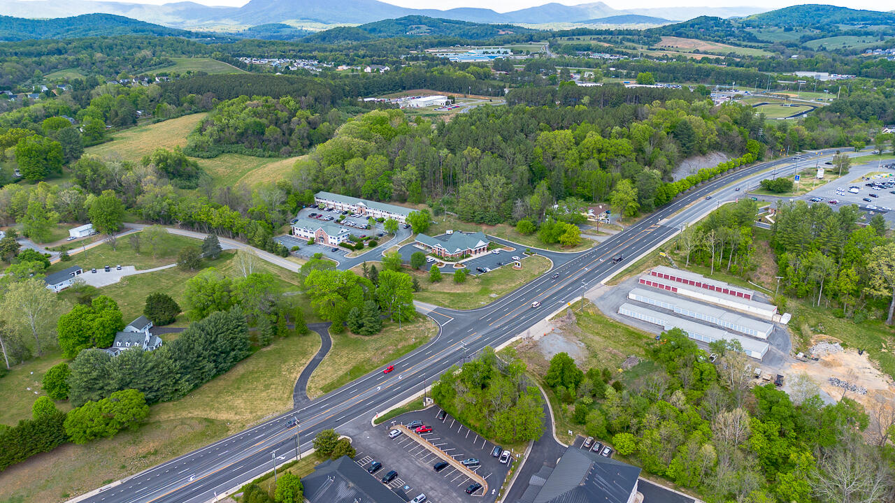 25 Crossing Ln Suite 1