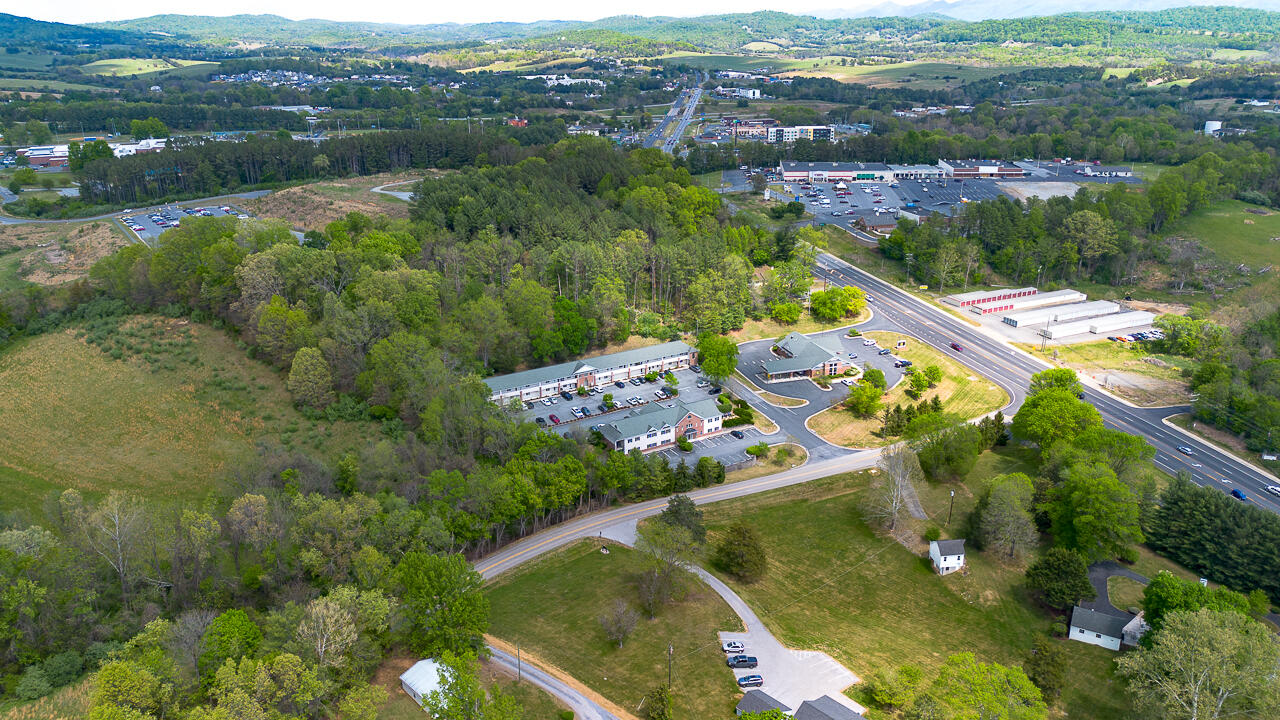 25 Crossing Ln Suite 1