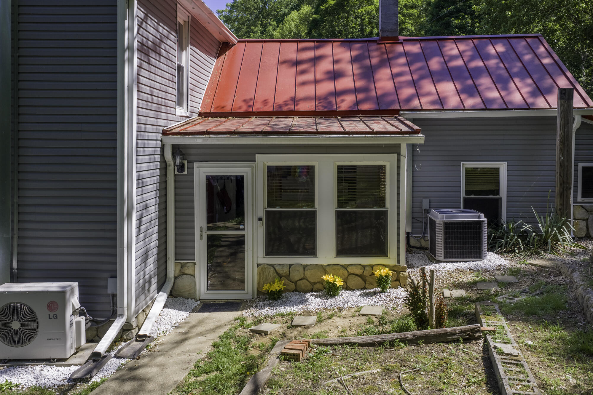 53 & 13 Siding Ln