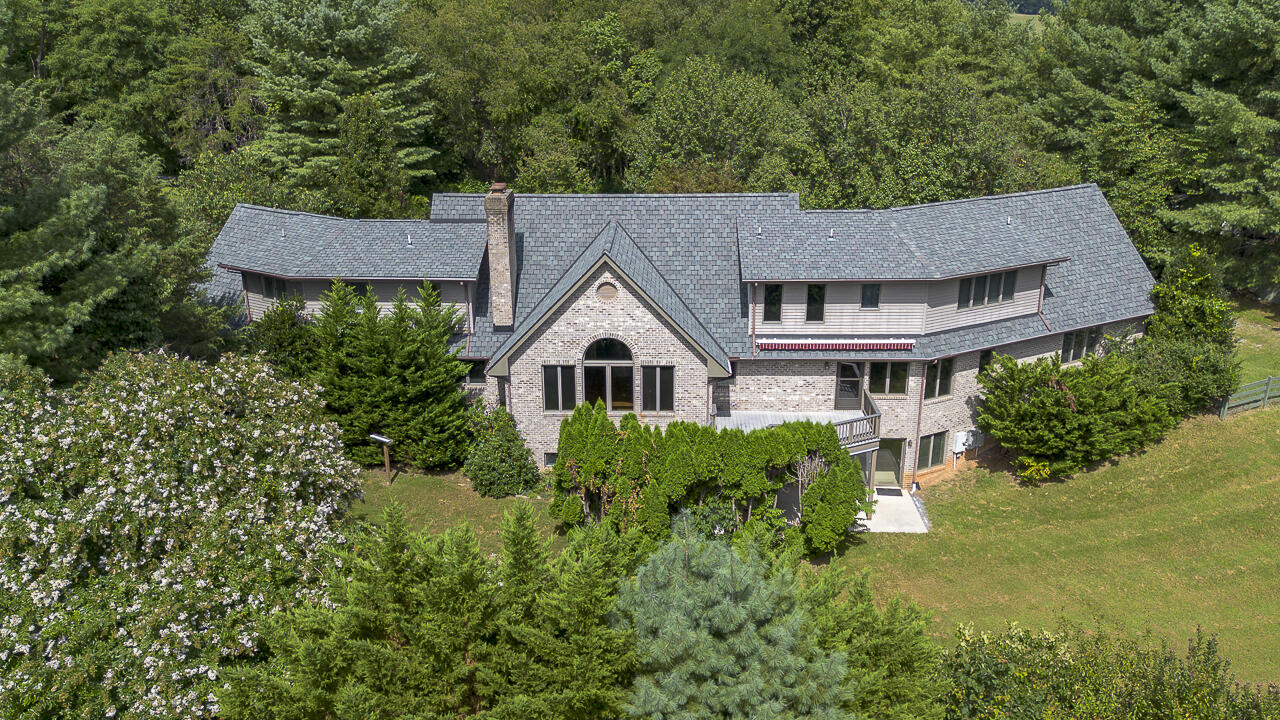 150 Forest Hill View