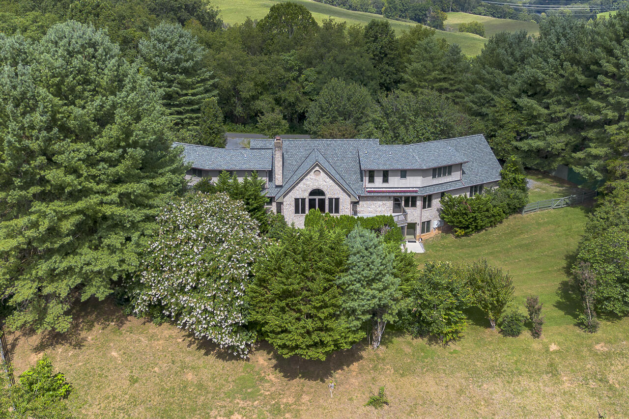 150 Forest Hill View