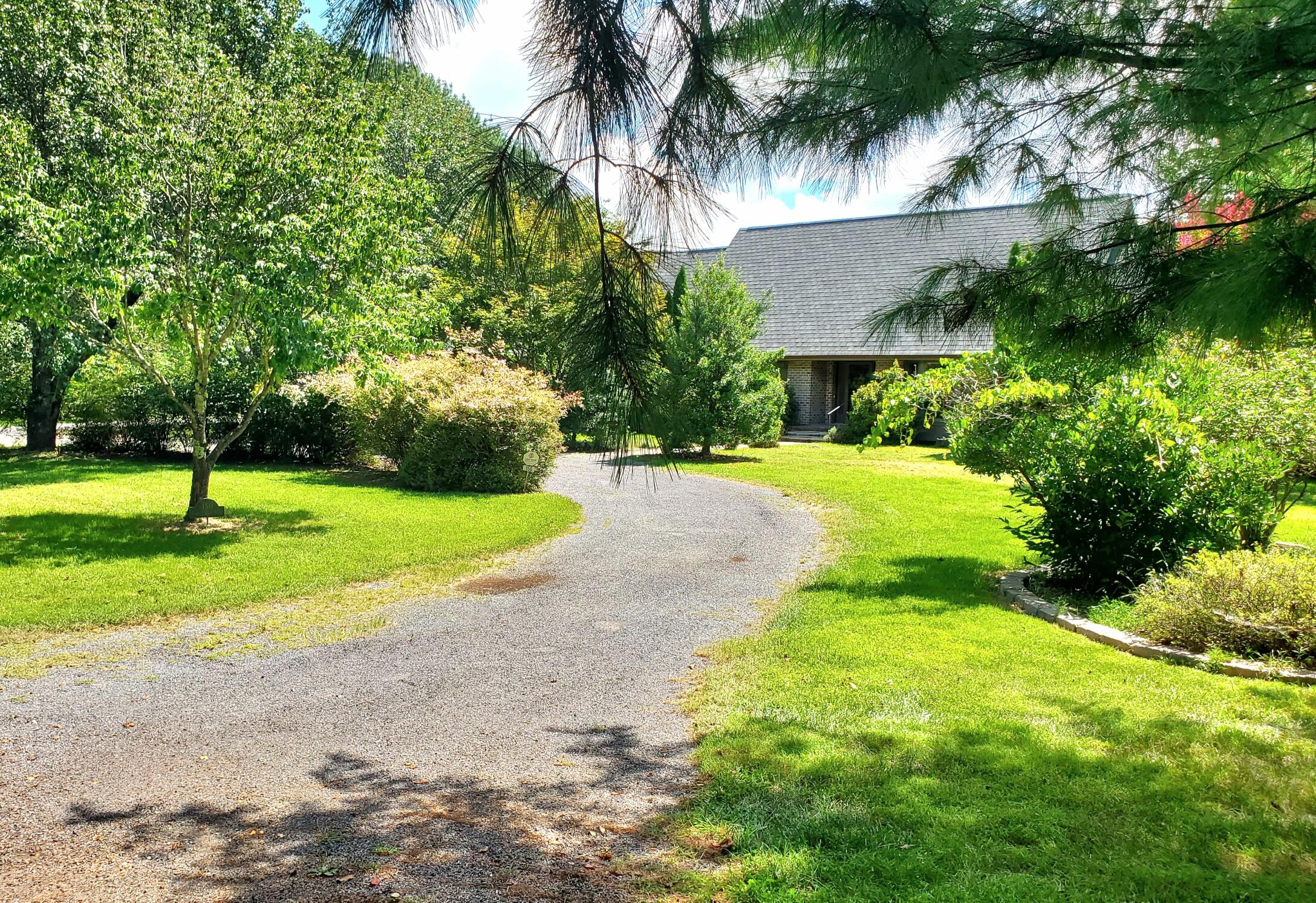 150 Forest Hill View