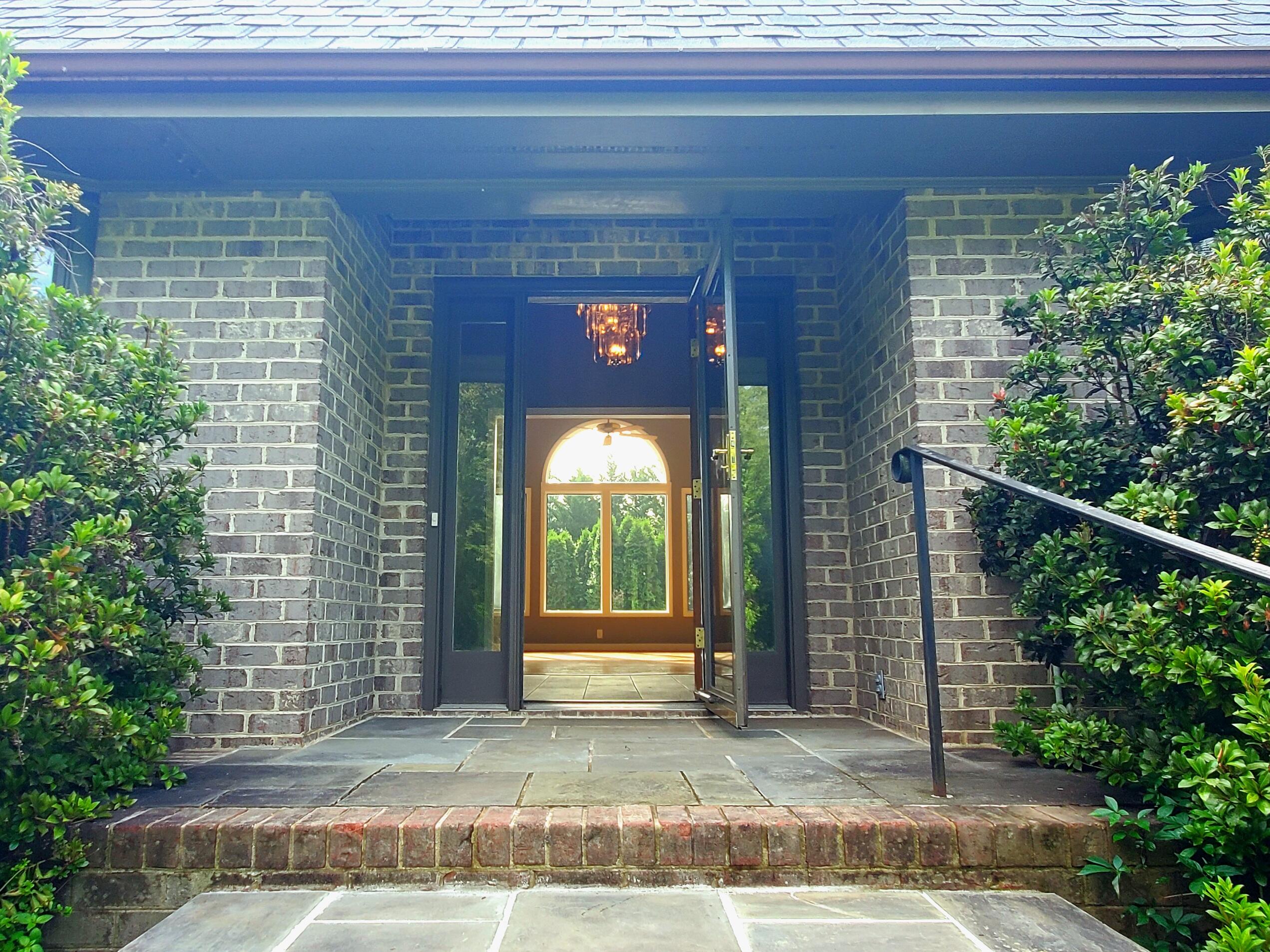 150 Forest Hill View