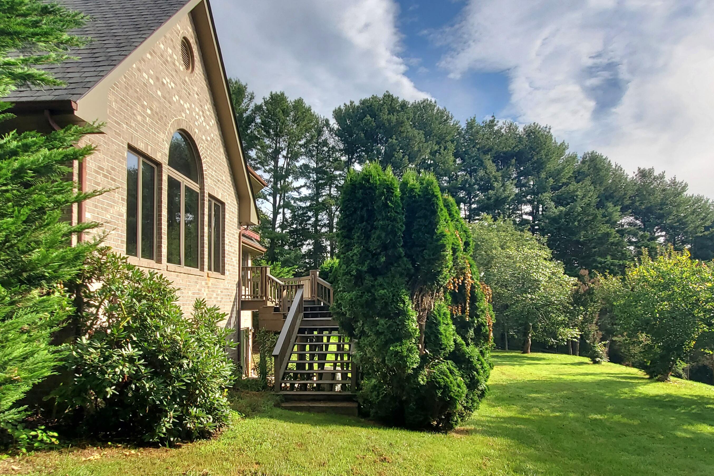 150 Forest Hill View
