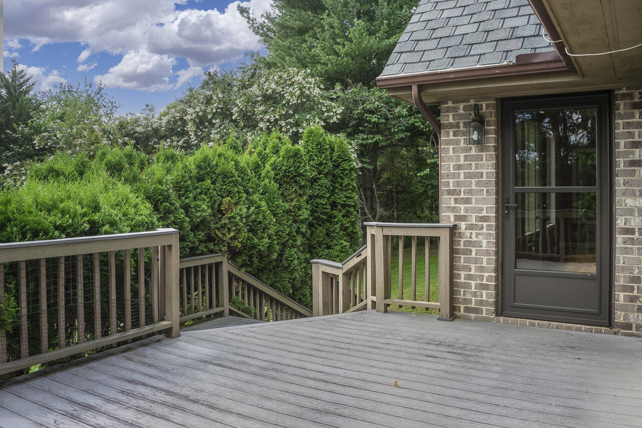 150 Forest Hill View