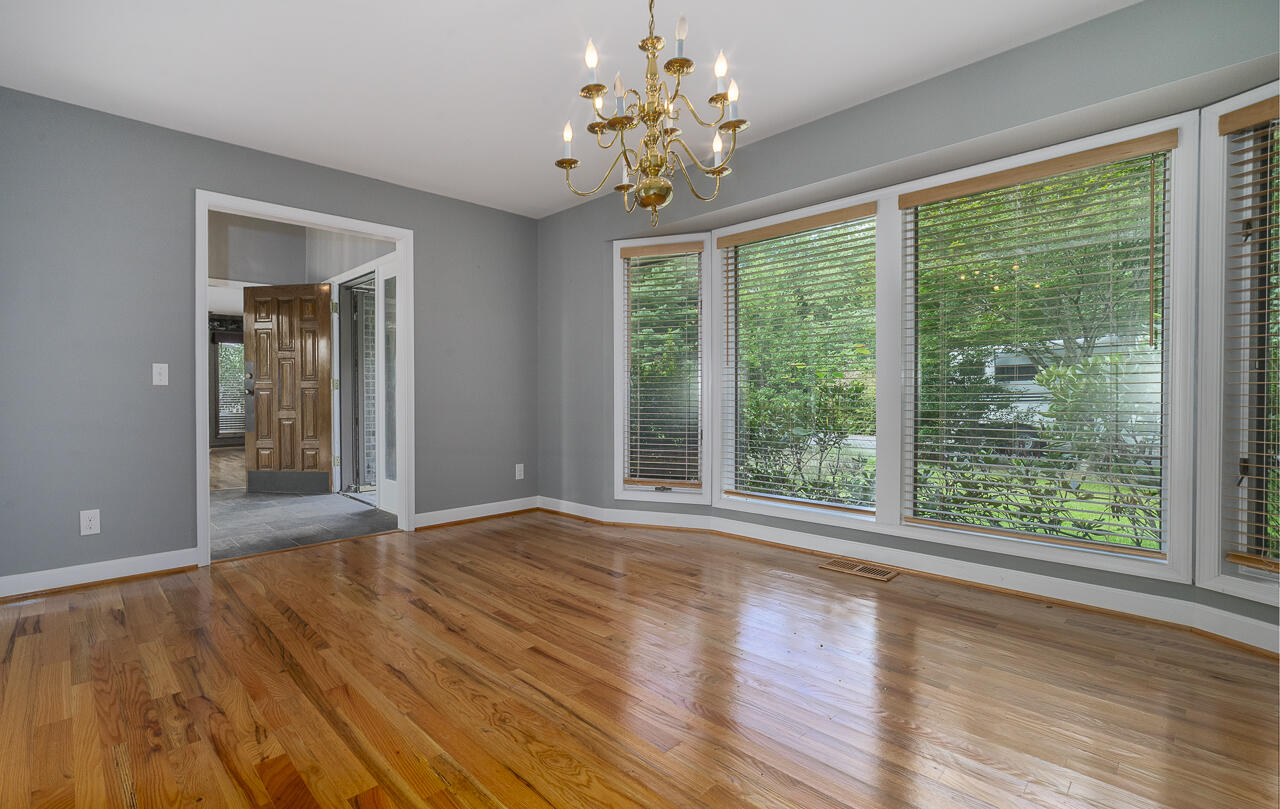 150 Forest Hill View