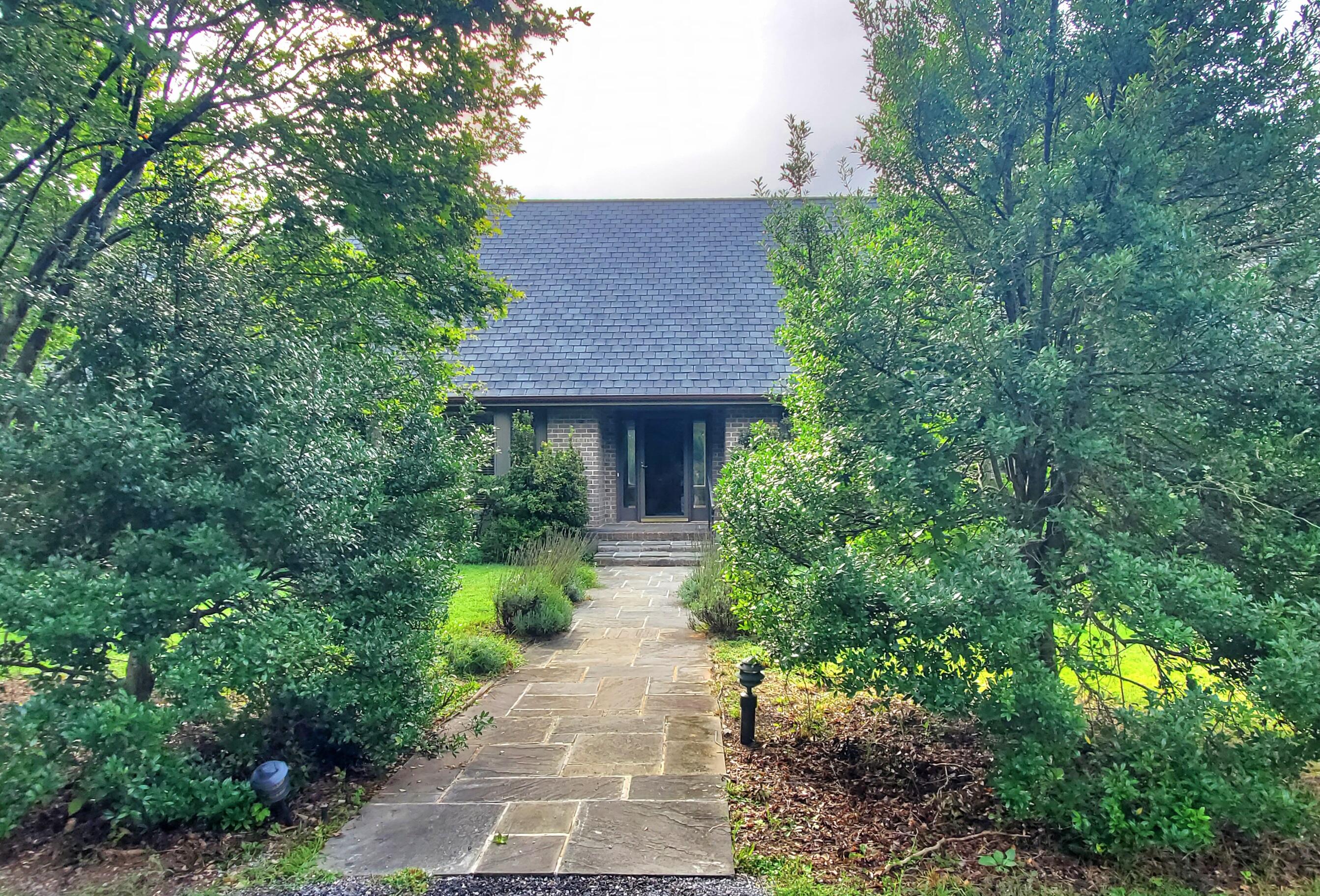 150 Forest Hill View
