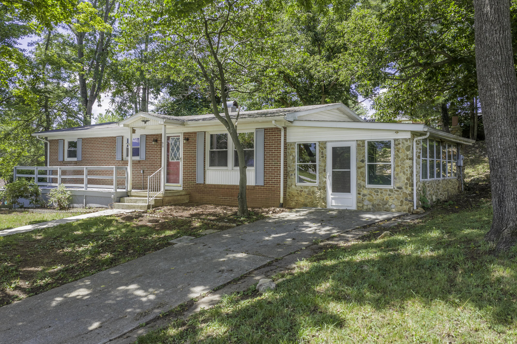 25 Pathfinder Dr