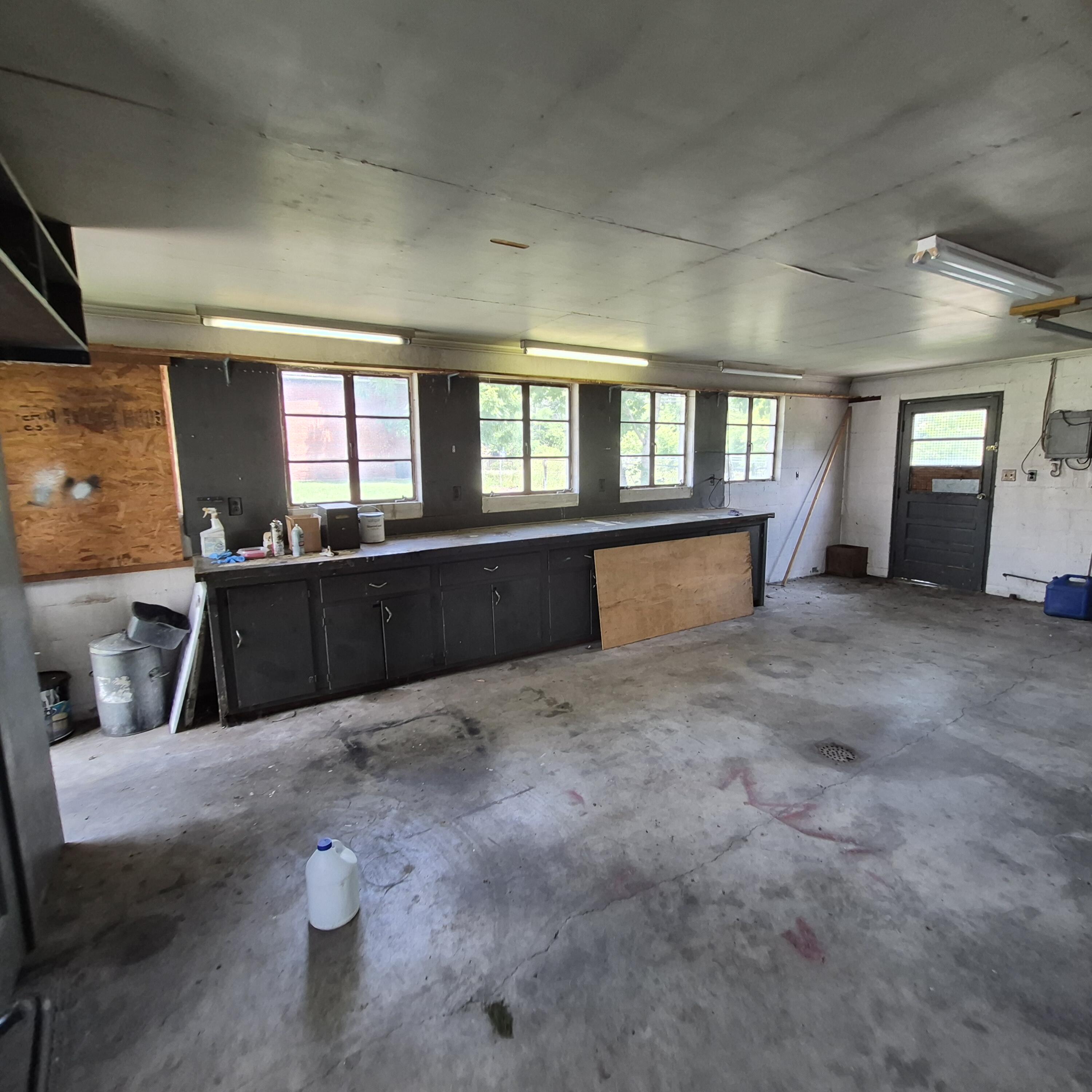 416 Commercial Ave