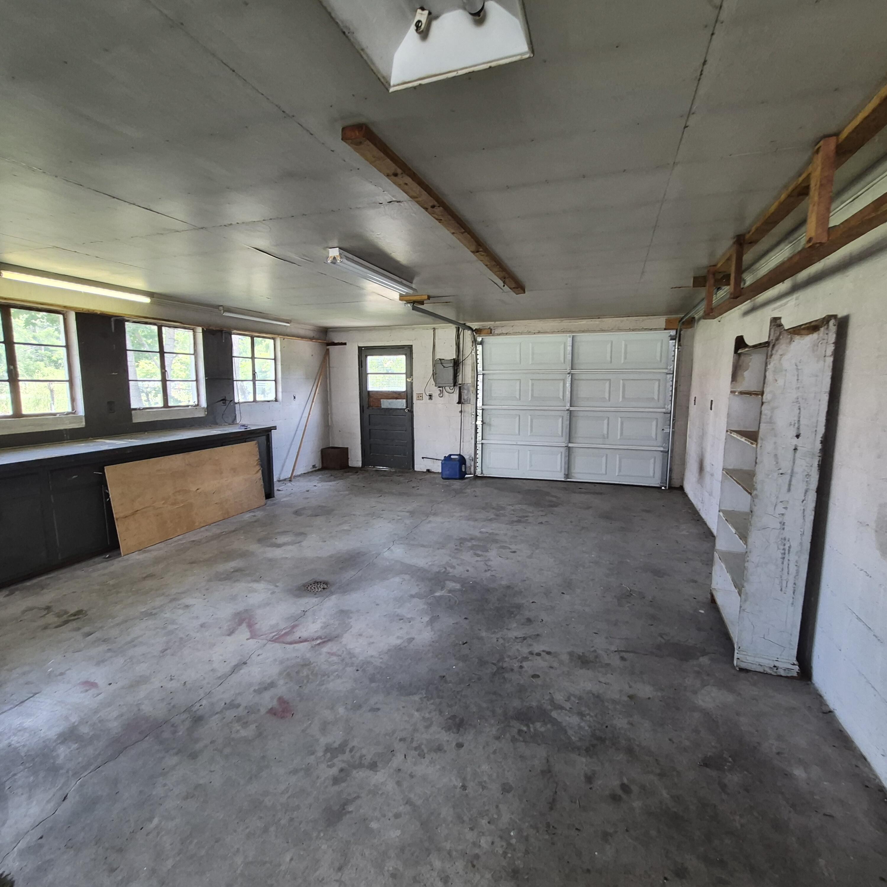 416 Commercial Ave