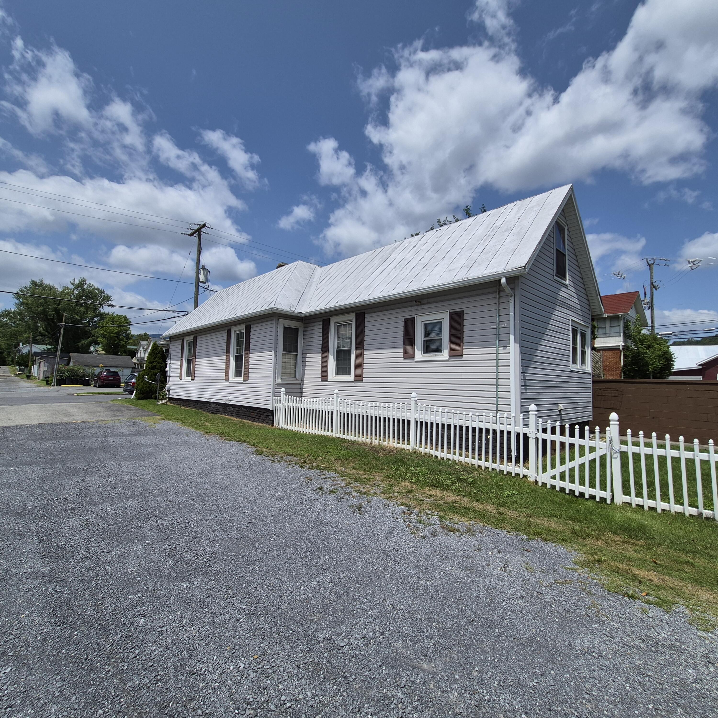 416 Commercial Ave