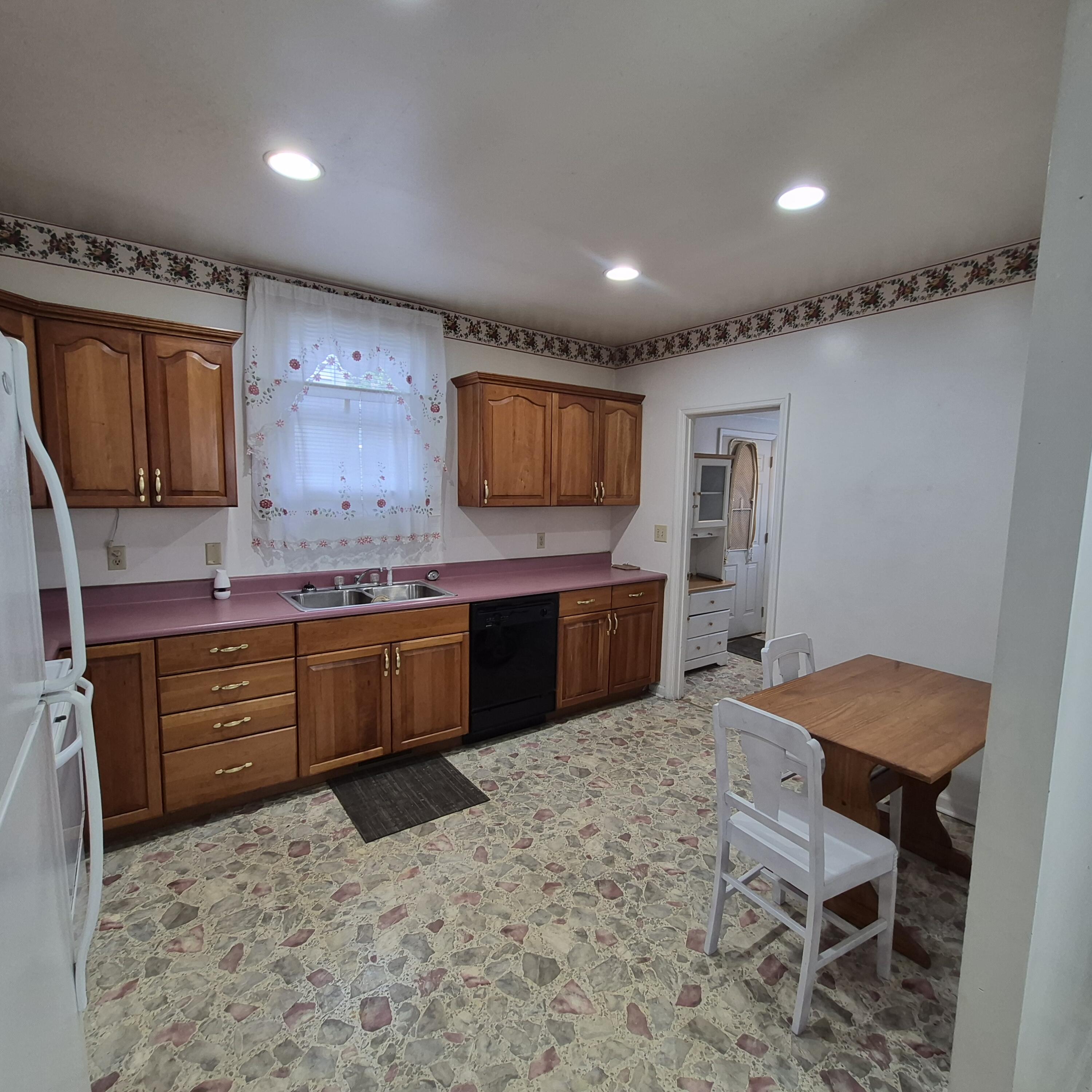 416 Commercial Ave