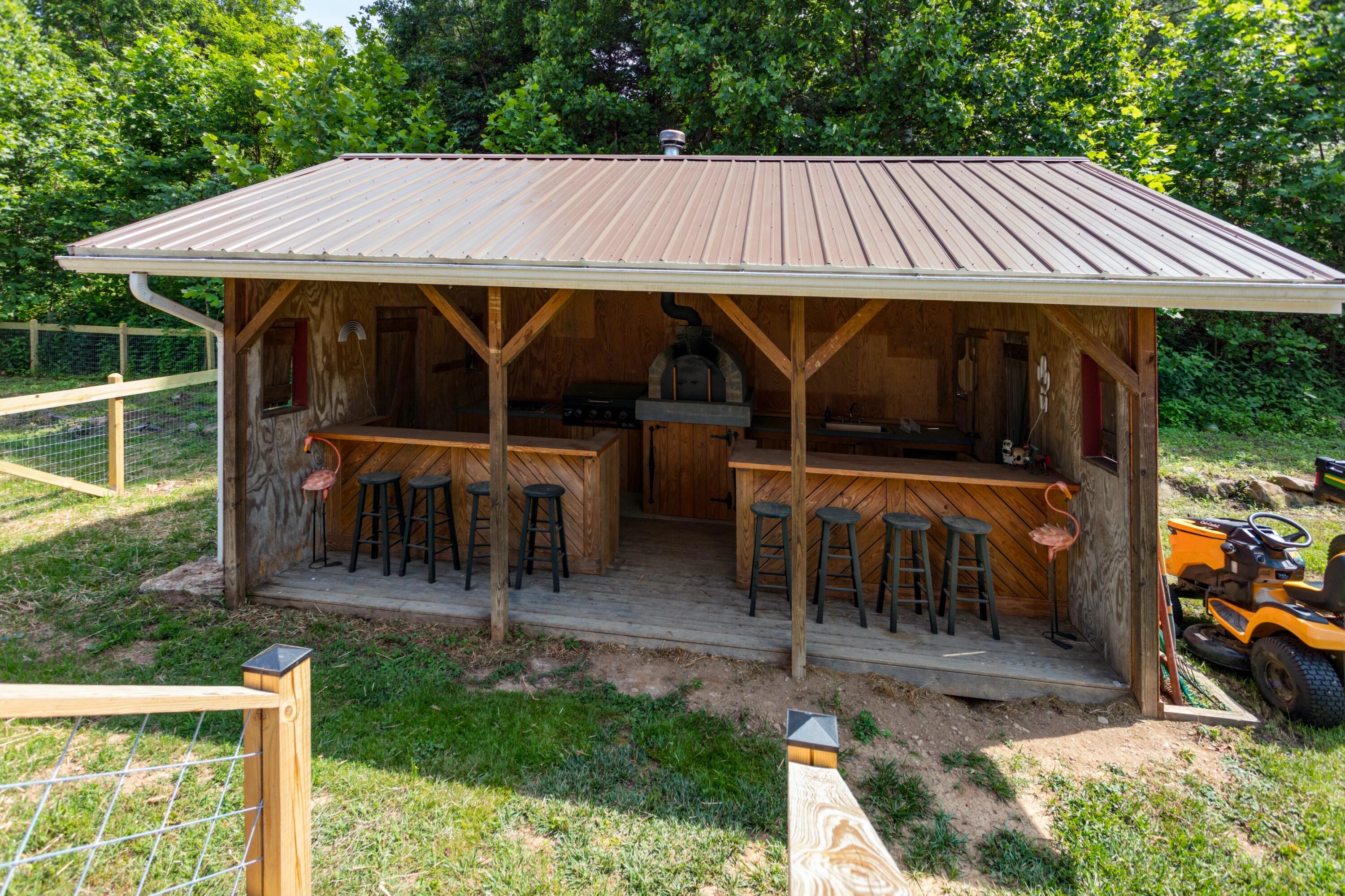665 Blacks Creek Rd