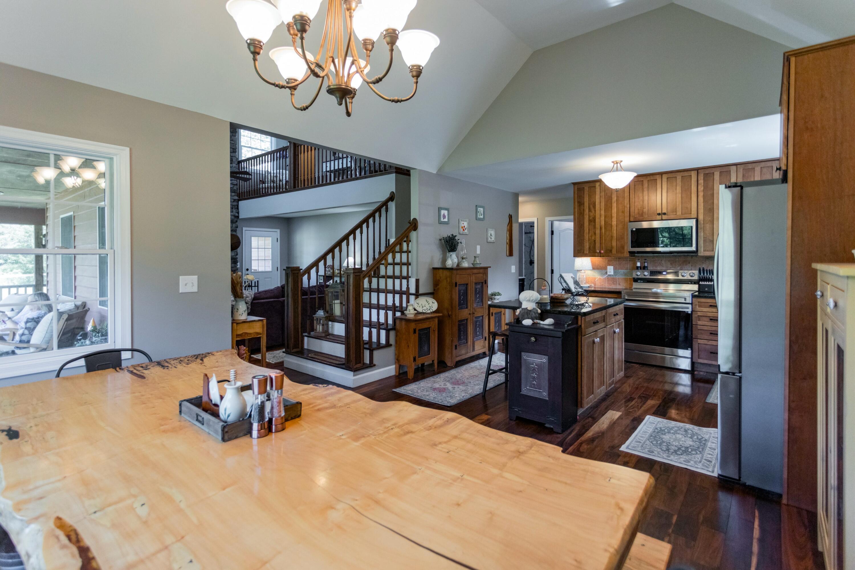 665 Blacks Creek Rd