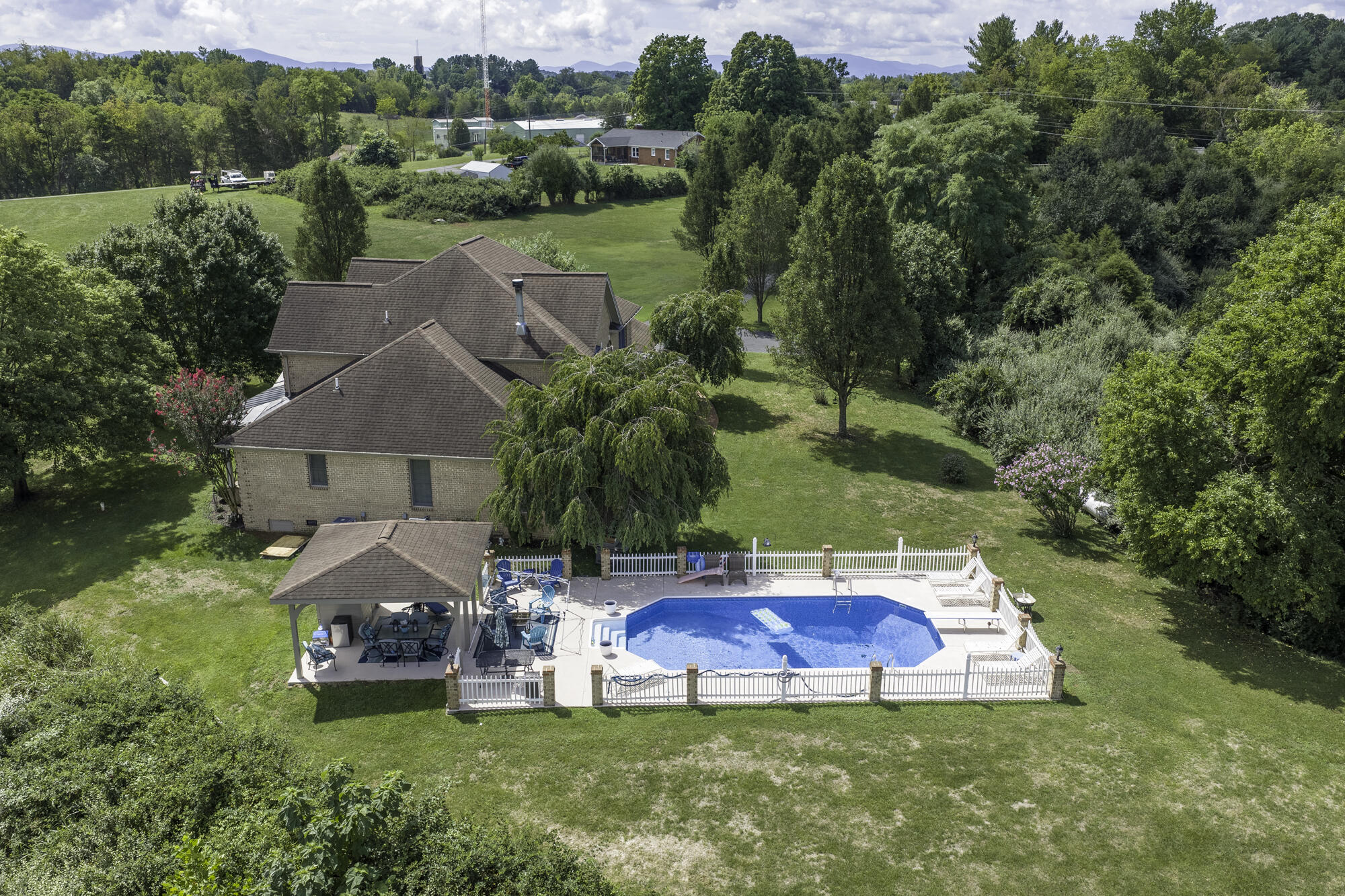 802 Borden Rd