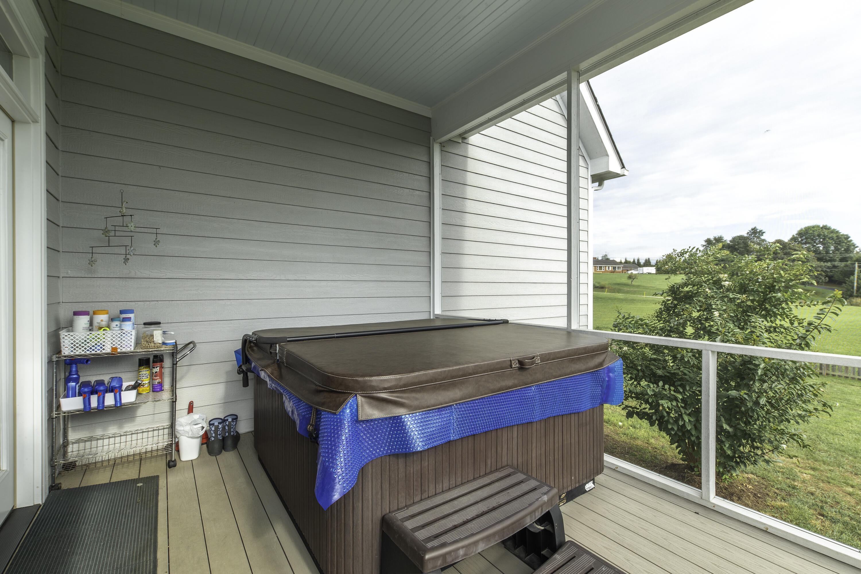 35 Cora Ln