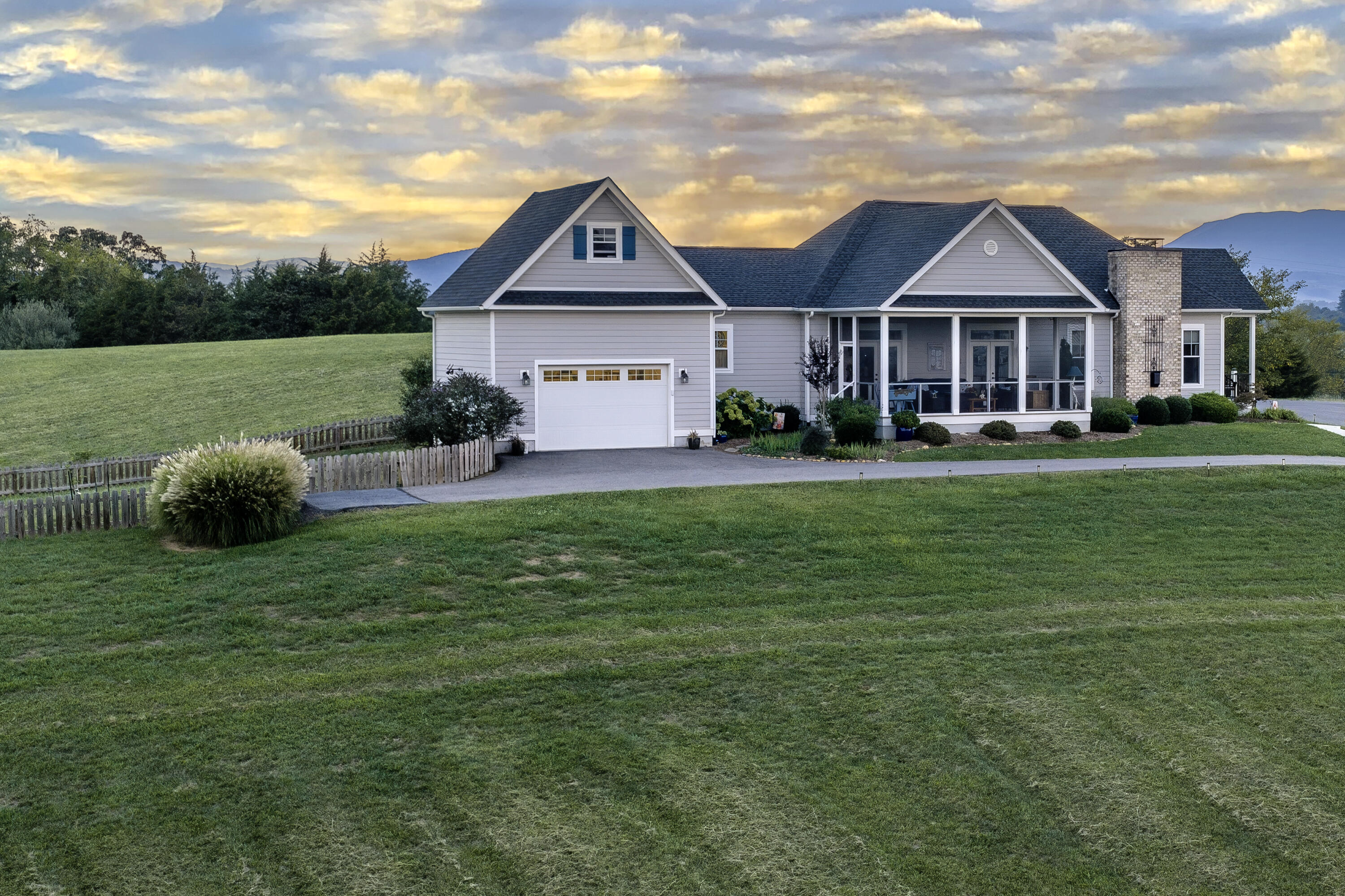 35 Cora Ln