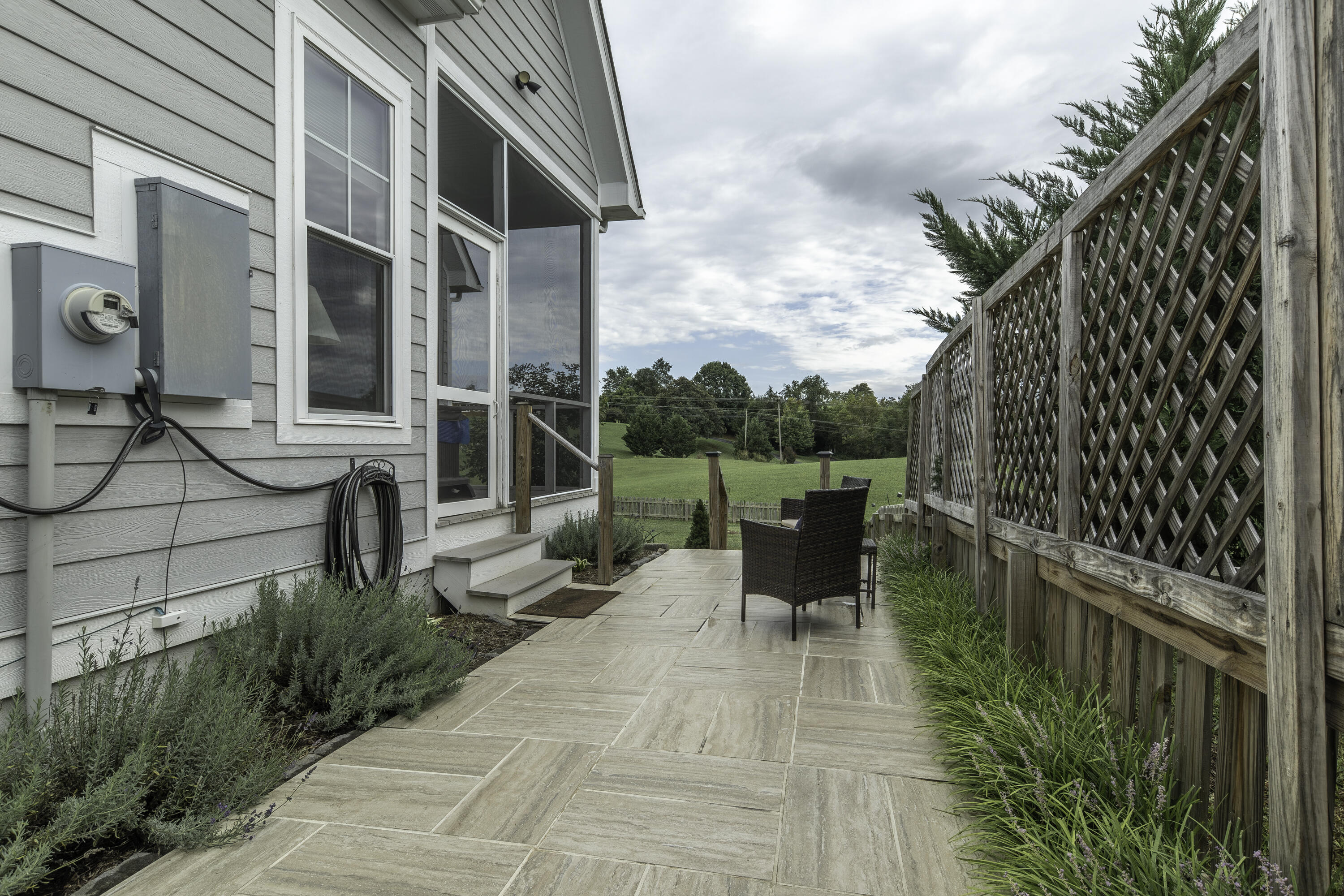 35 Cora Ln