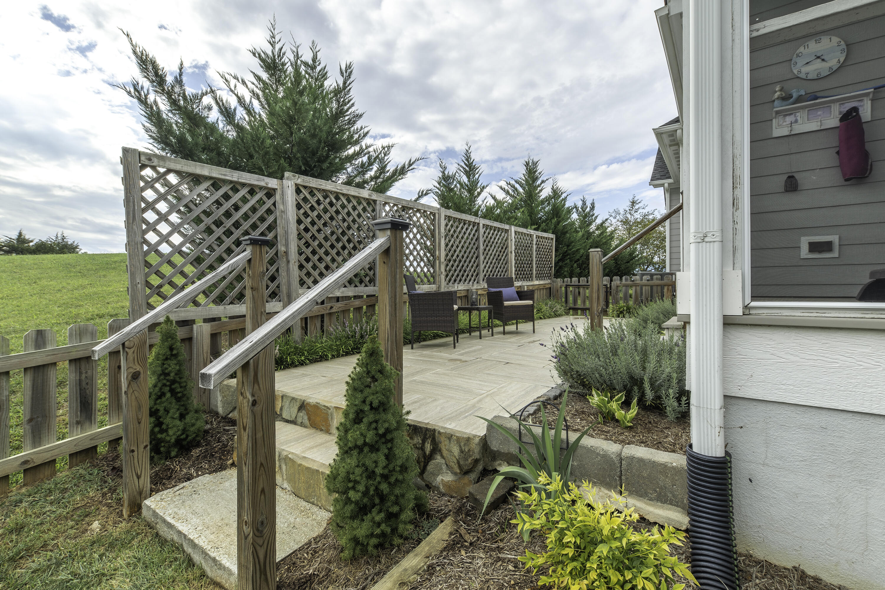 35 Cora Ln