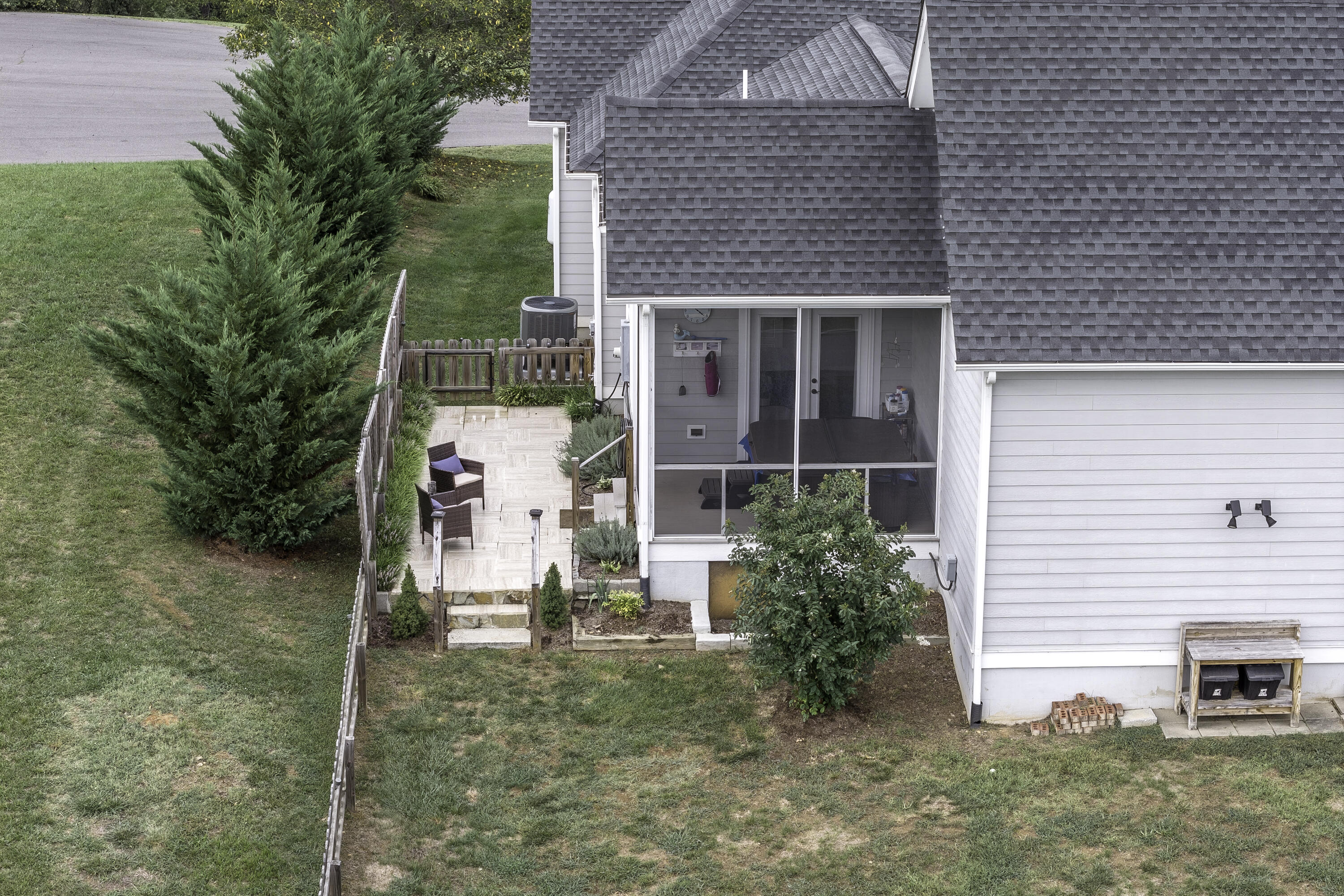 35 Cora Ln