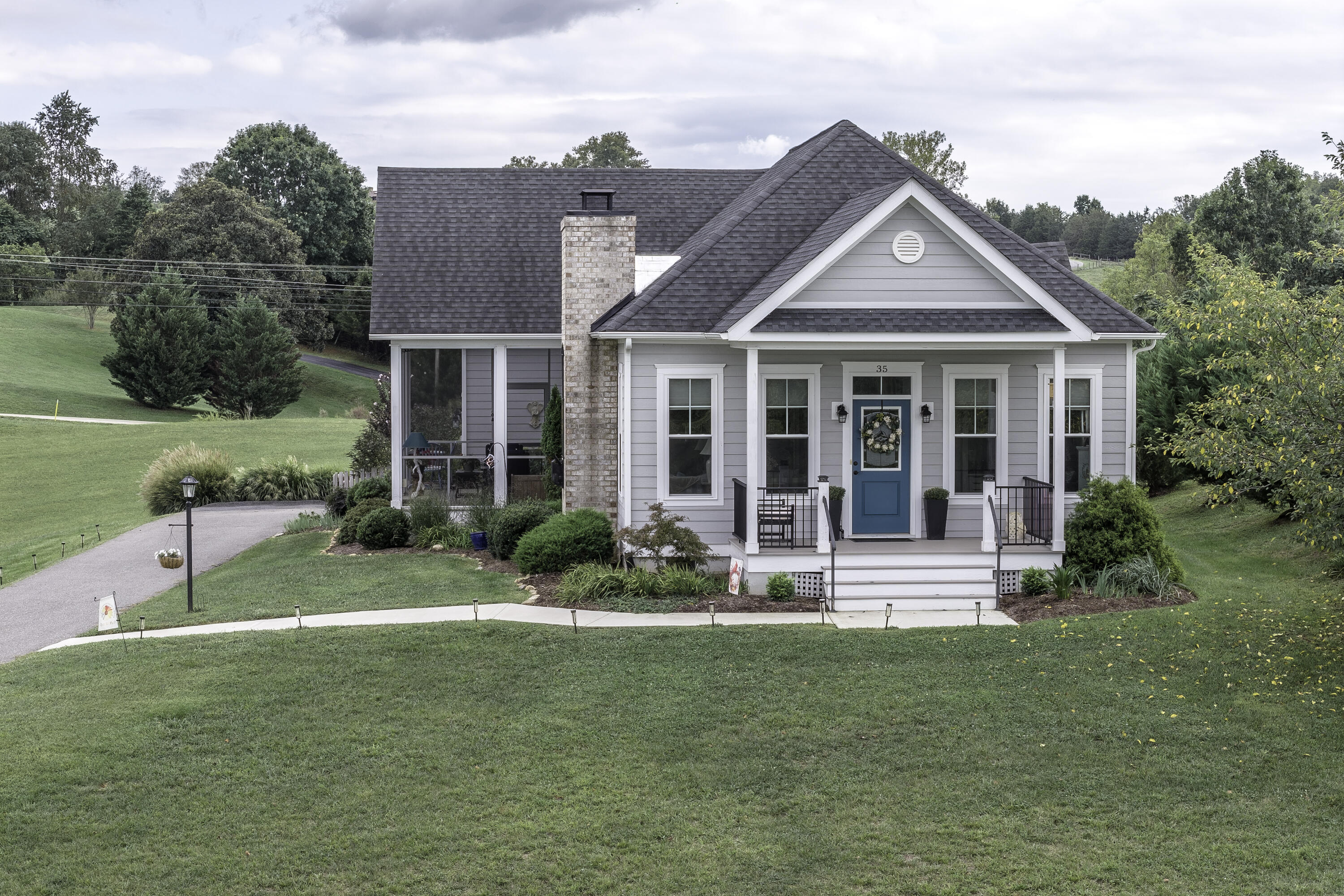 35 Cora Ln