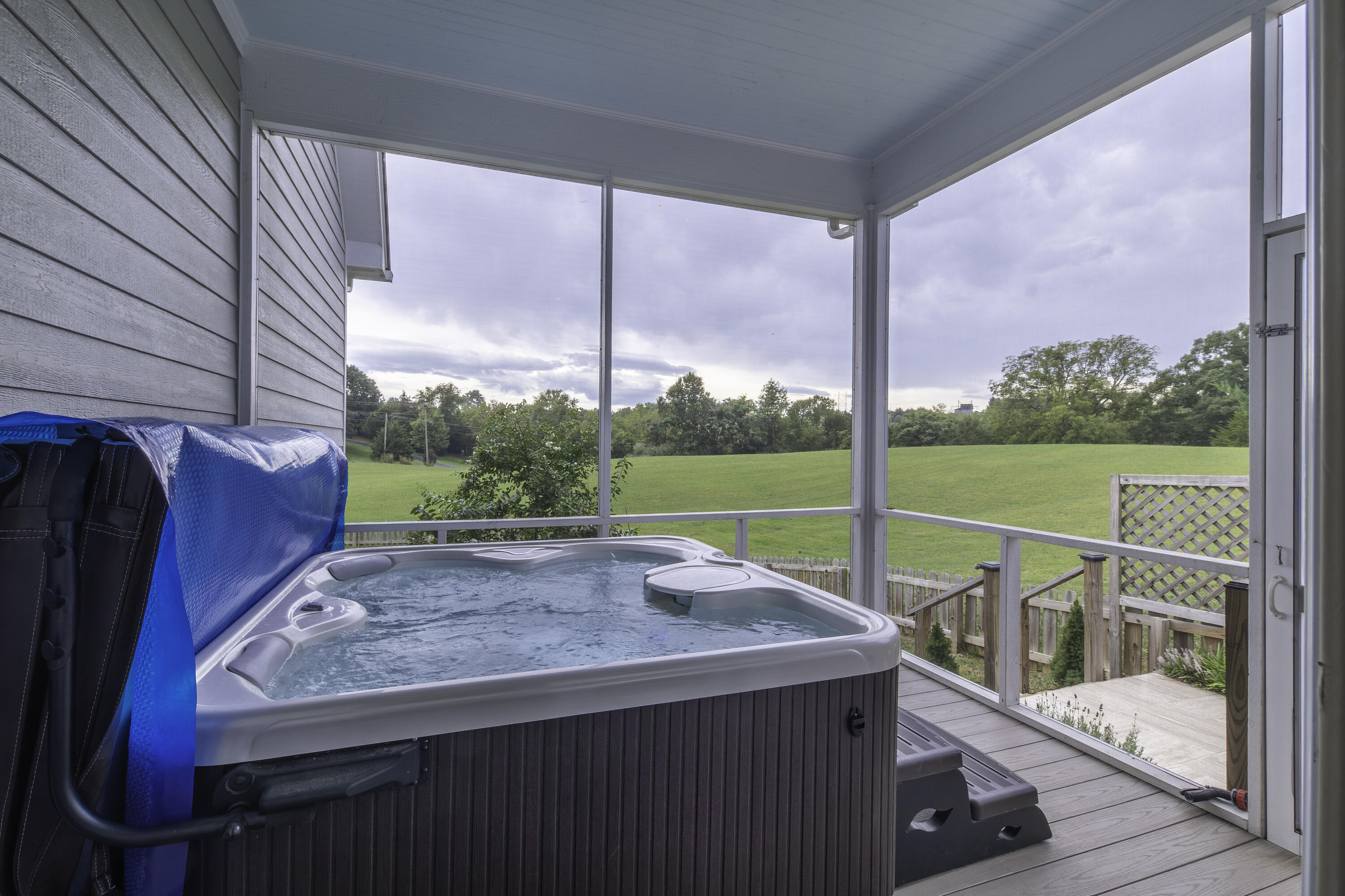 35 Cora Ln