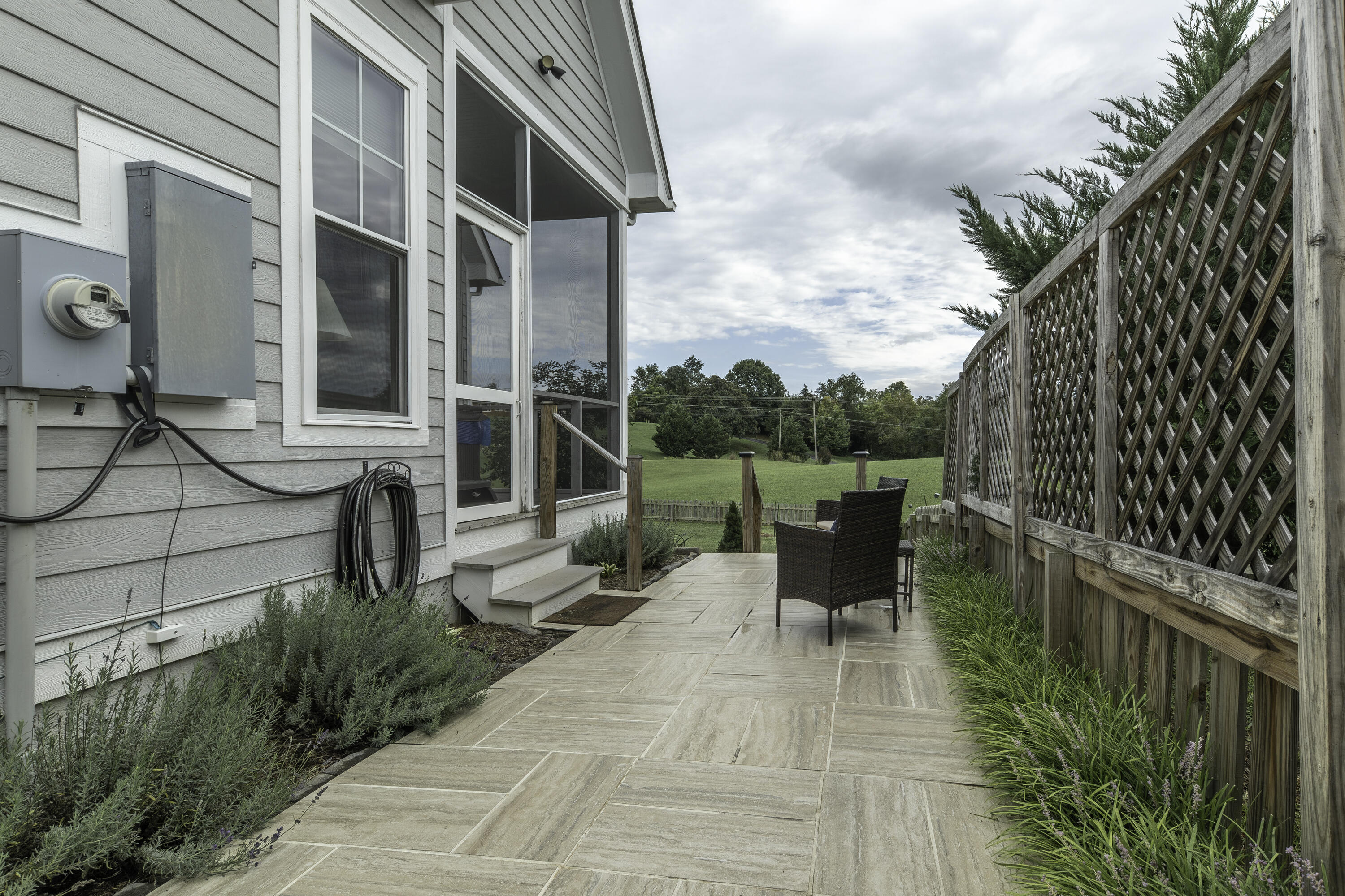 35 Cora Ln