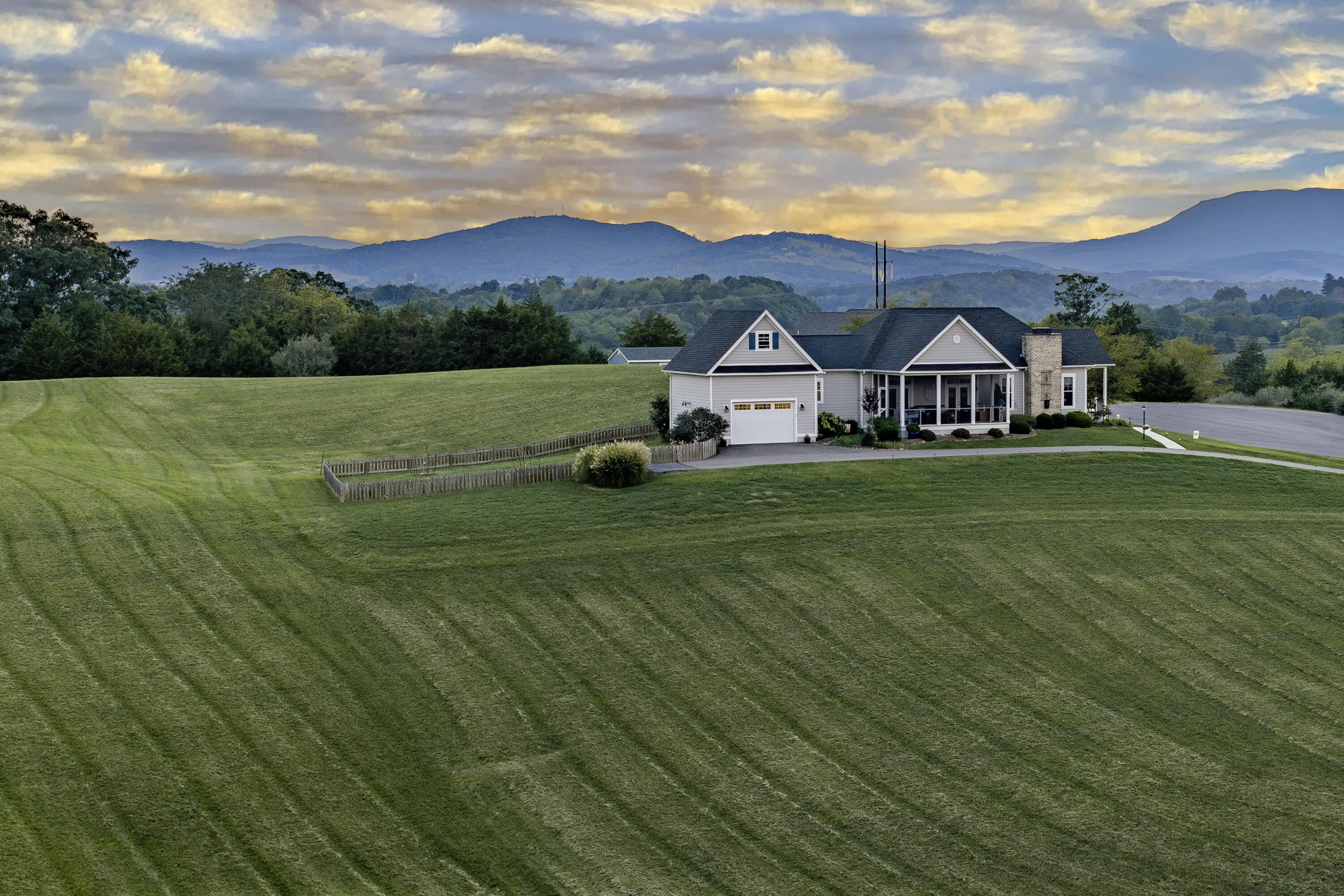 35 Cora Ln